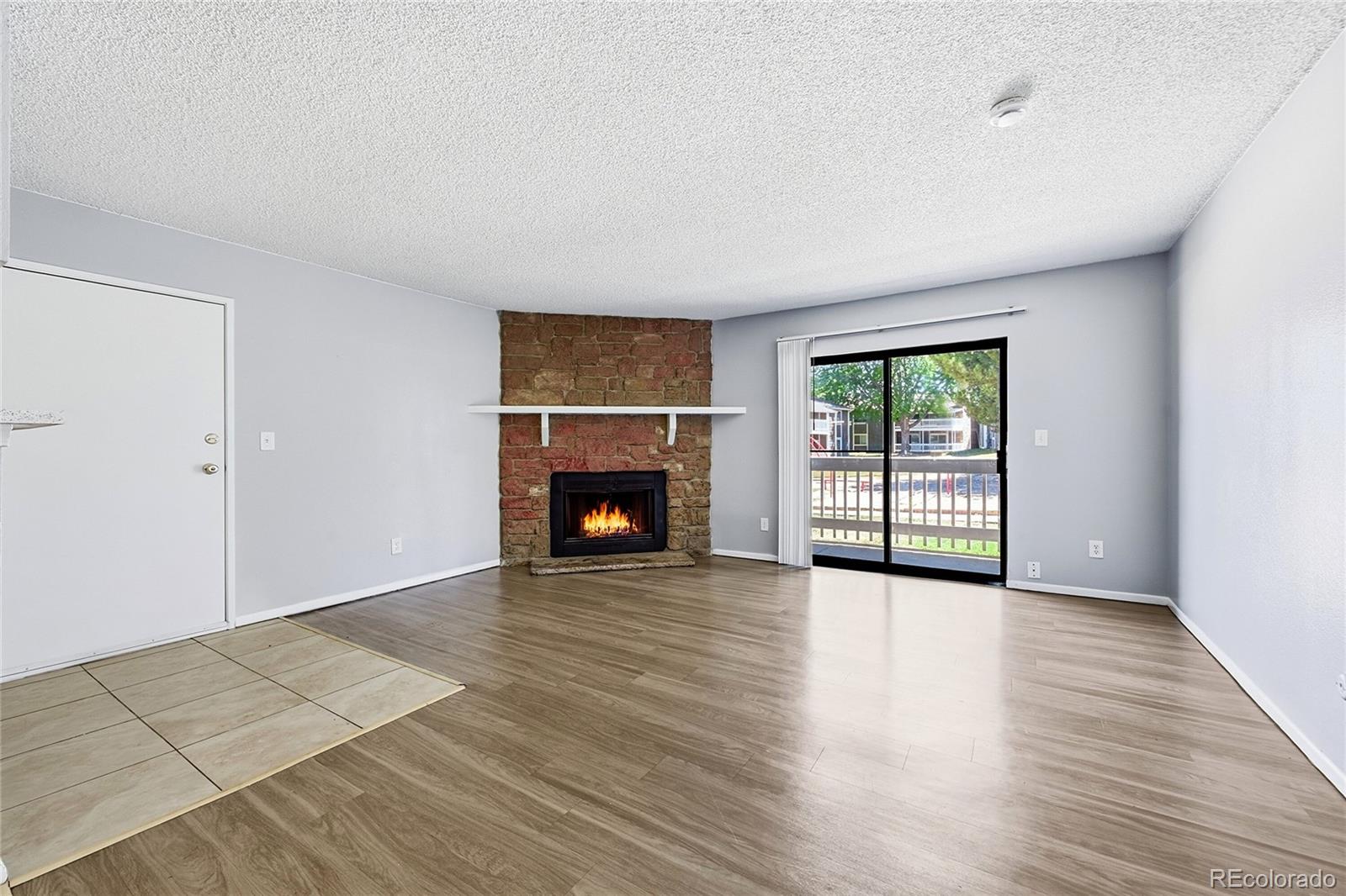 Robinwood Aurora Condo / Townhome | MLS #: 733585918034 E Ohio Avenue 103, Aurora Beds: 3 Baths: 2 Price: $219,964