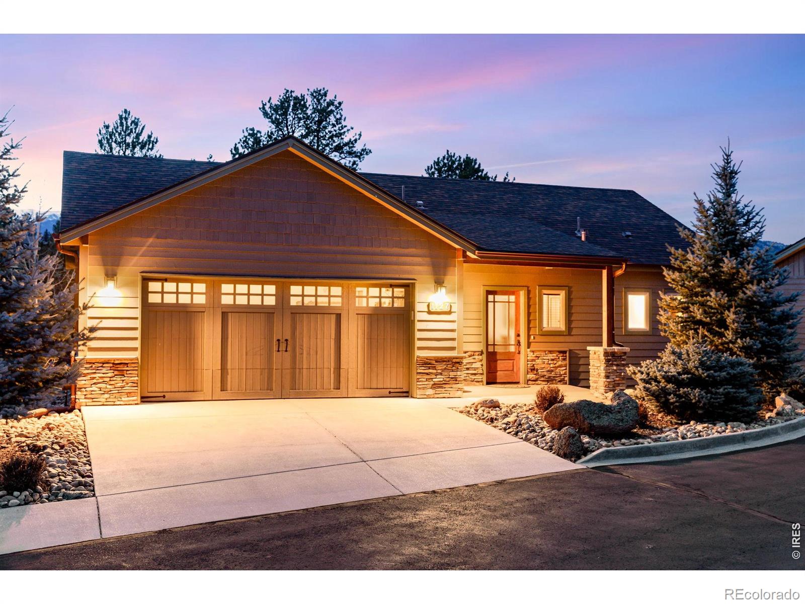 1127 fish creek road, Estes Park sold home. Closed on 2026-09-04 for $950,000.