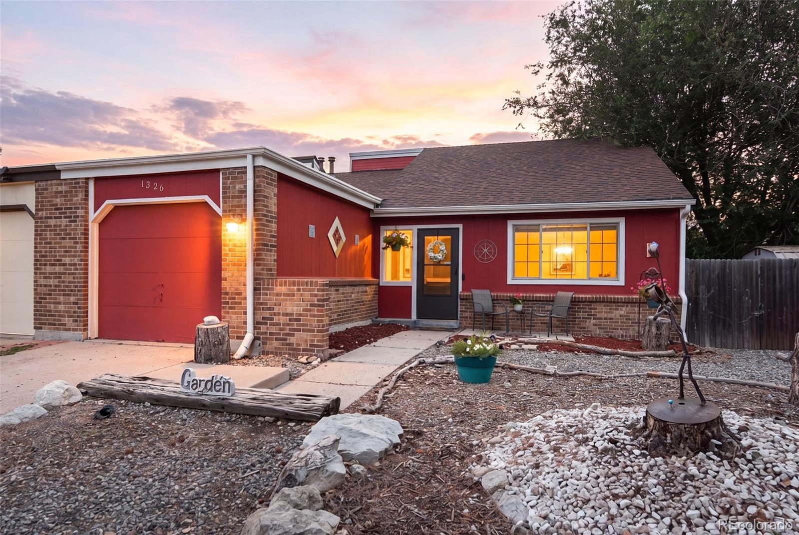  Castle Rock Home | MLS #: 30274431326 S Sierra Drive, Castle Rock Beds: 4 Baths: 2 Price: $415,000