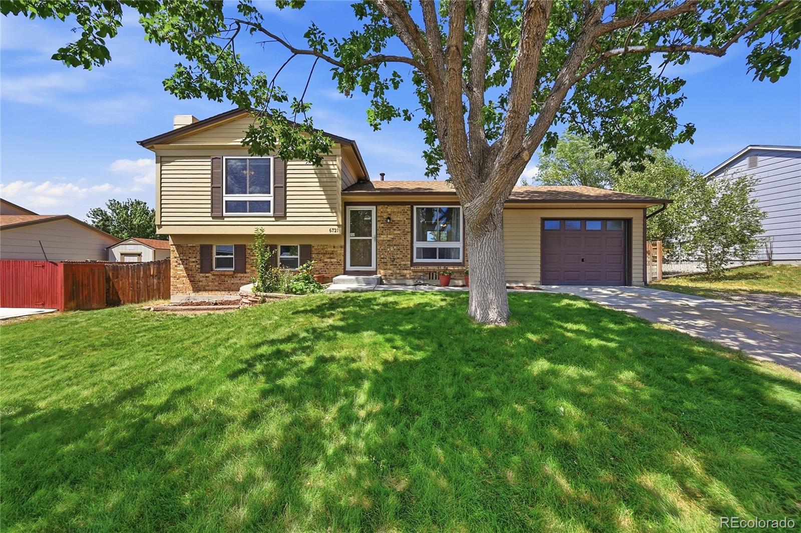  Parker Home | MLS #: 24720726721  Blue Jay Drive, Parker Beds: 3 Baths: 2 Price: $475,000