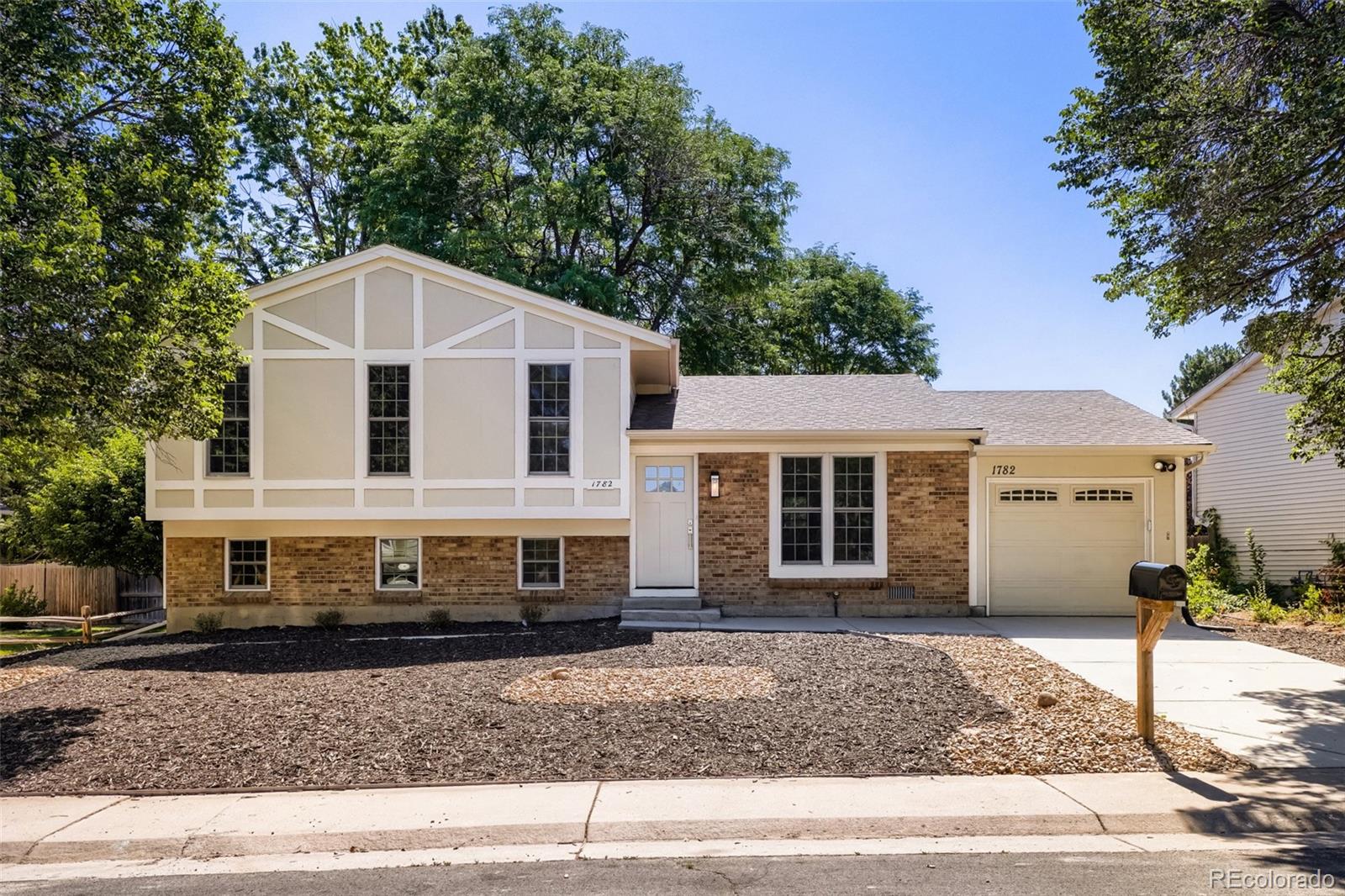  Aurora Home | MLS #: 92758061782 S Sedalia Circle, Aurora Beds: 4 Baths: 2 Price: $464,900