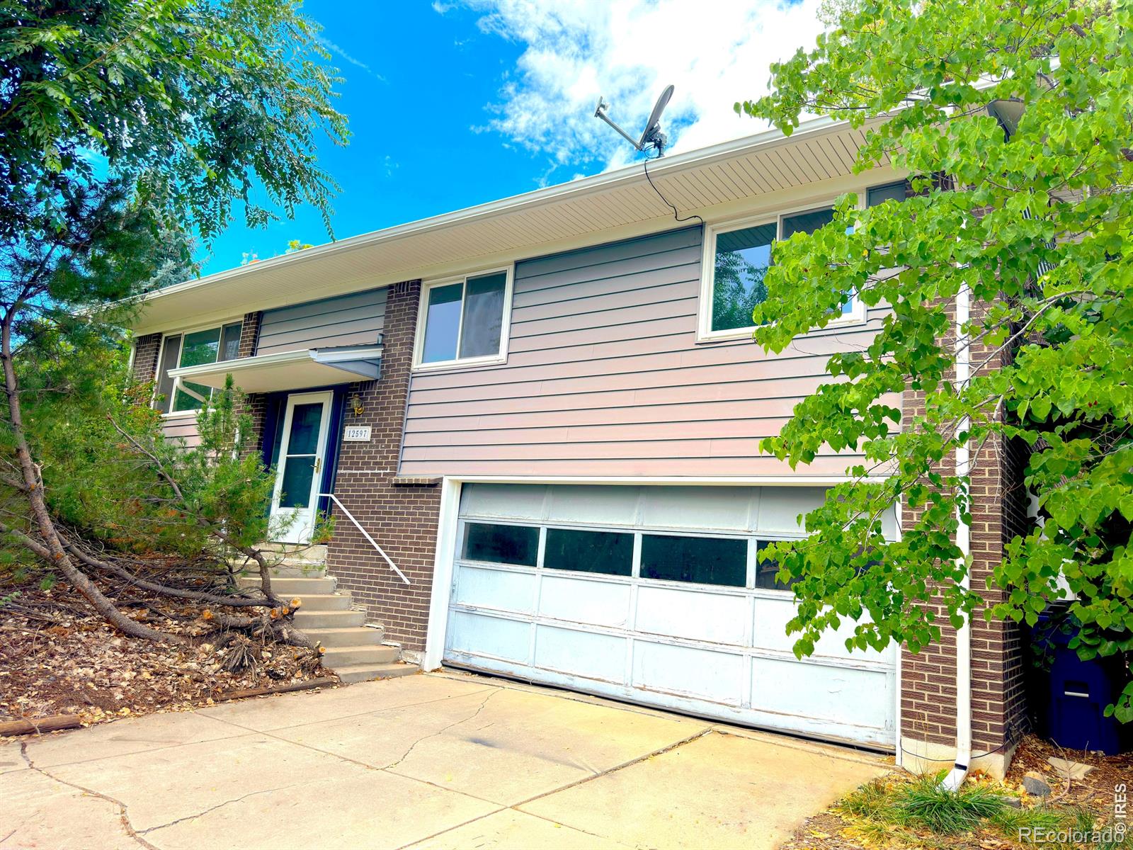  Lakewood Home | MLS #: 456789106423712597 W Maryland Place, Lakewood Beds: 3 Baths: 2 Price: $444,900