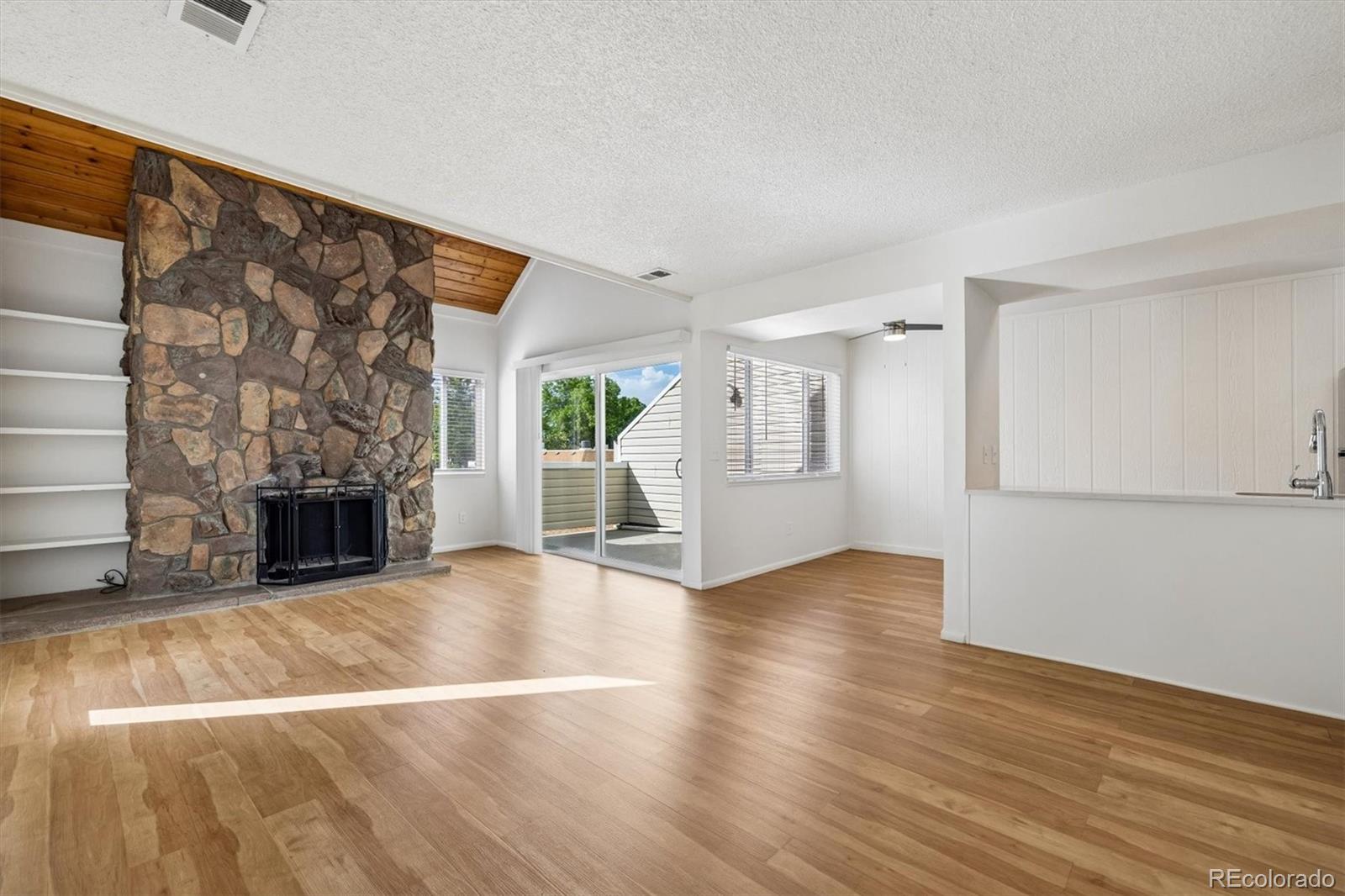  Aurora Condo / Townhome | MLS #: 376252813651 E Yale Avenue D, Aurora Beds: 1 Baths: 1 Price: $224,900