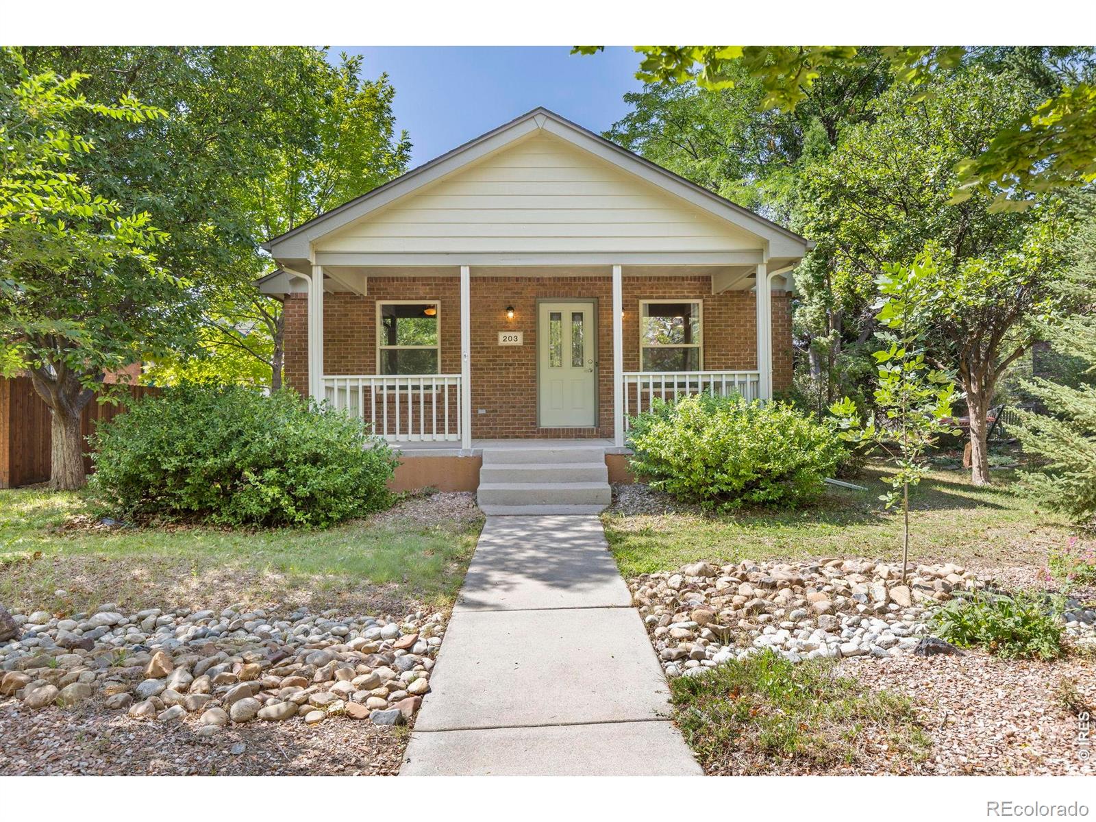203 e colorado avenue, Berthoud sold home. Closed on 2026-08-31 for $425,000.