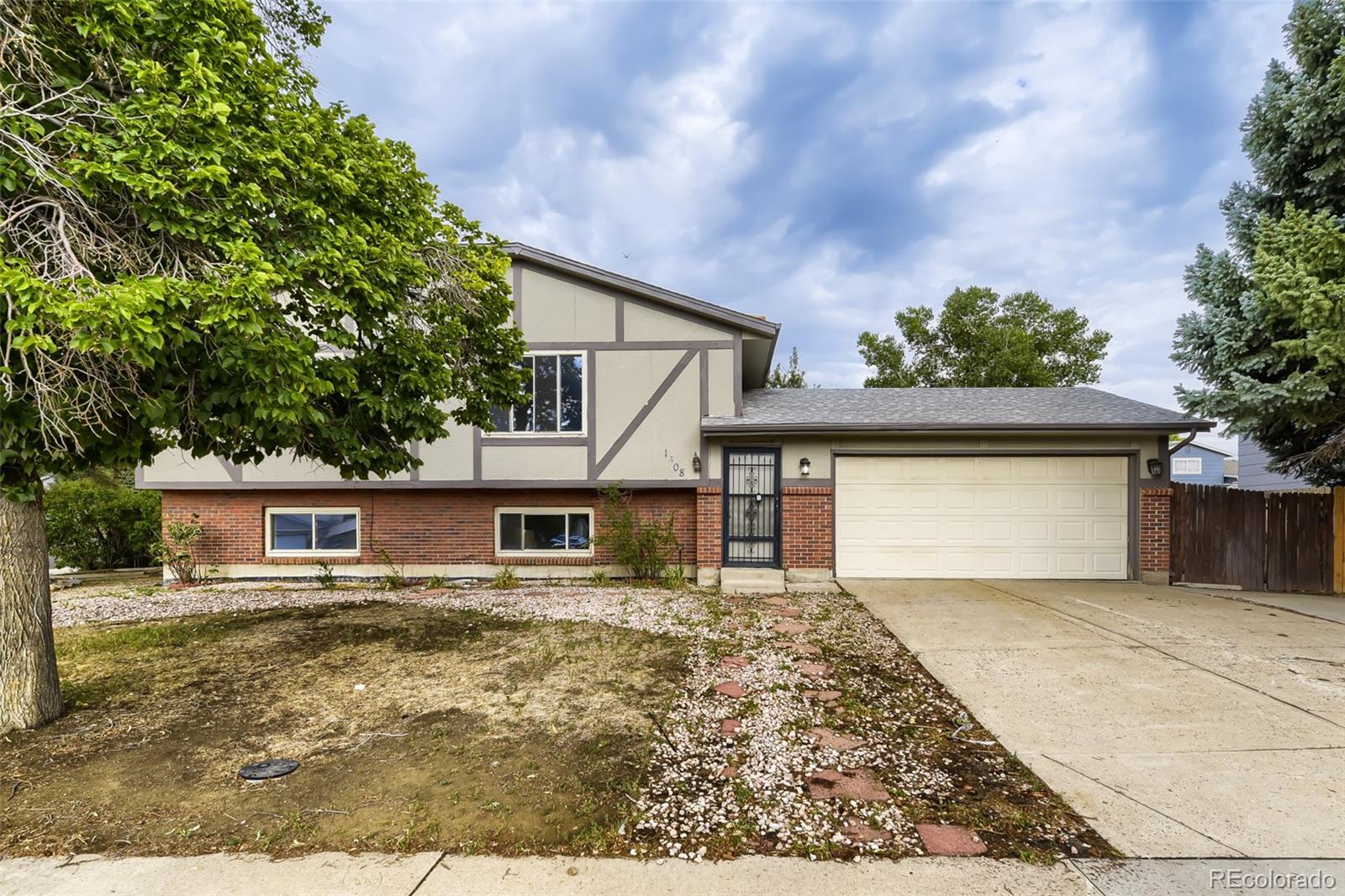  Aurora Home | MLS #: 94720191508 S Laredo Court, Aurora Beds: 4 Baths: 2 Price: $429,900