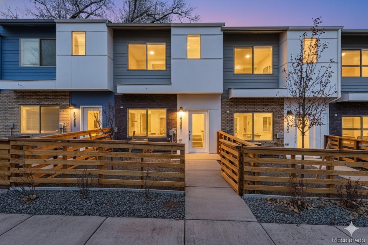  Arvada Home | MLS #: 978022215313 W 69th Avenue, Arvada Beds: 2 Baths: 3 Price: $414,990