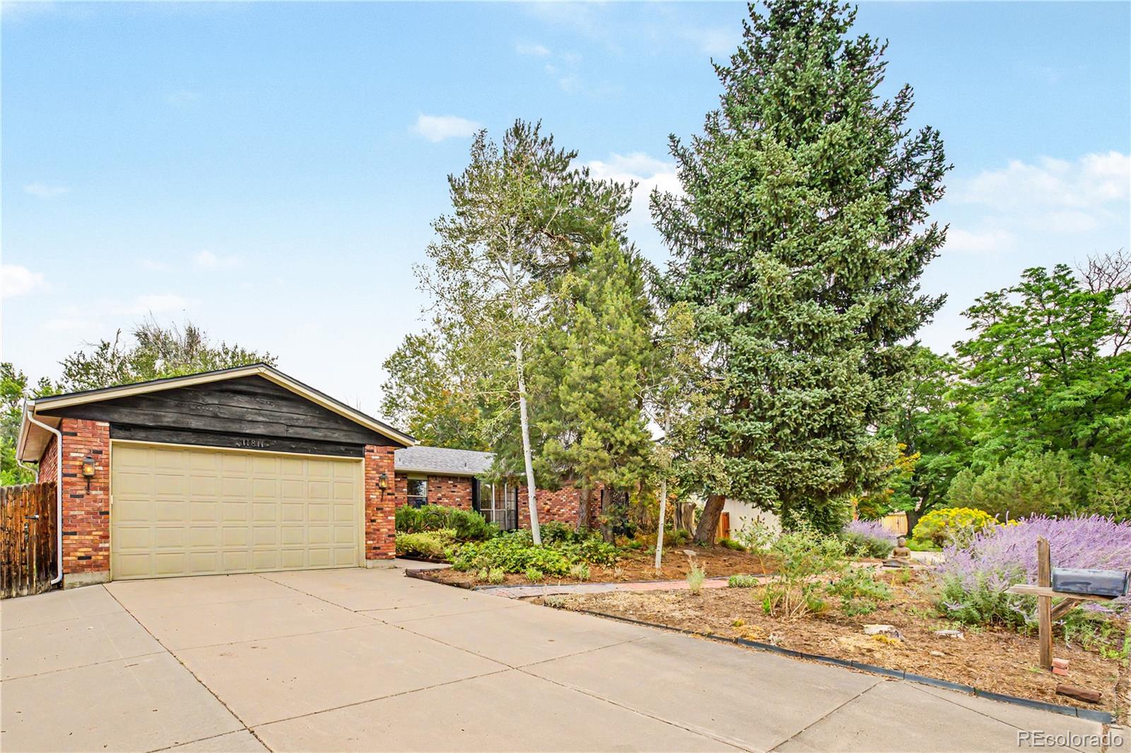  Aurora Home | MLS #: 479815211811 E Arkansas Avenue, Aurora Beds: 6 Baths: 3 Price: $550,000