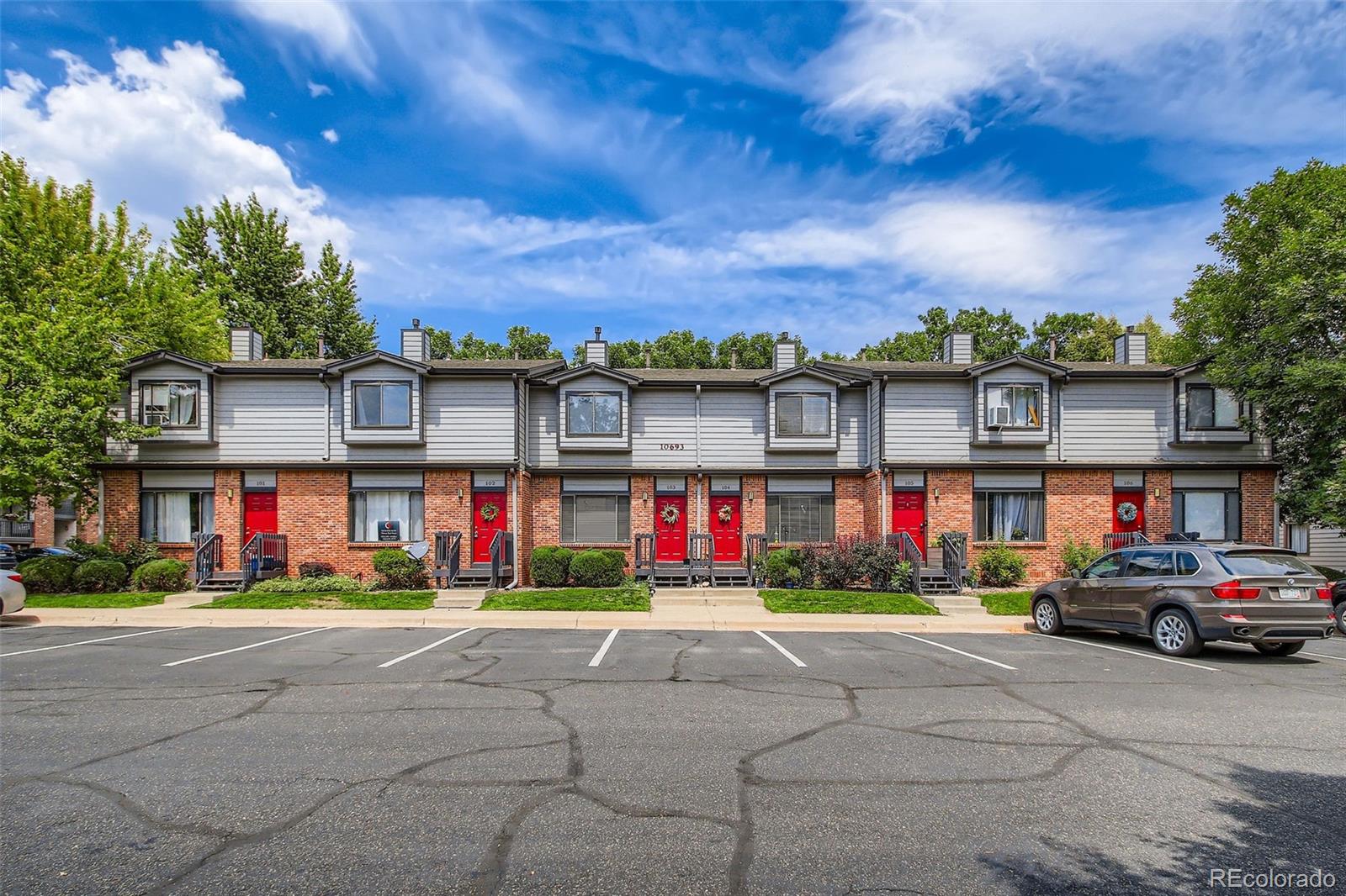  Arvada Condo / Townhome | MLS #: 925511810693 W 63rd Drive 102, Arvada Beds: 3 Baths: 3 Price: $325,000