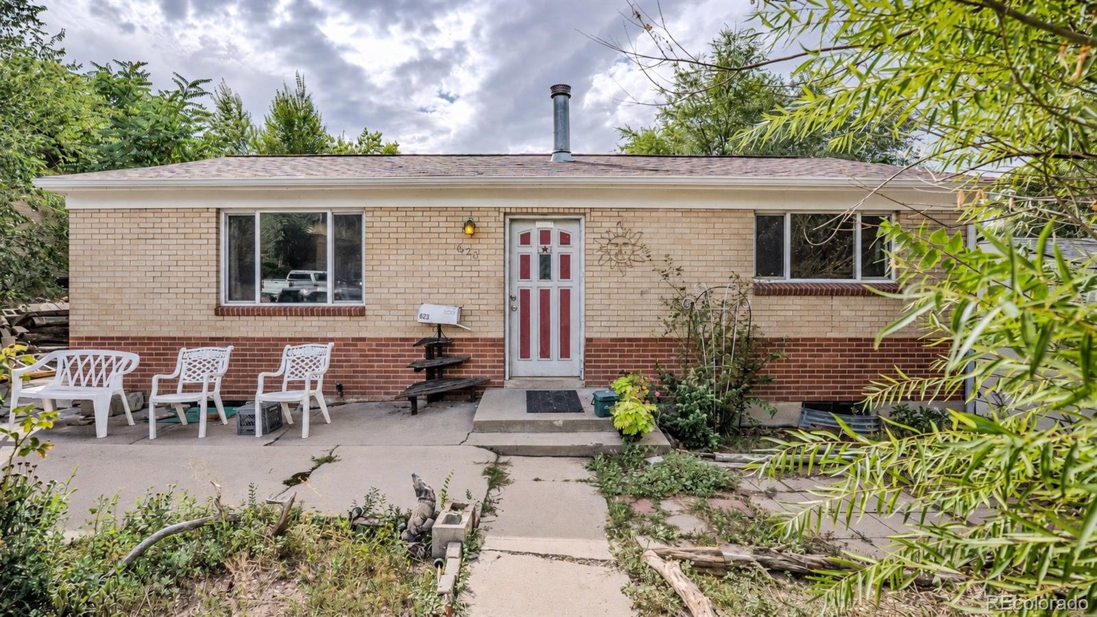 623  winona court, Denver sold home. Closed on 2026-10-05 for $300,125.