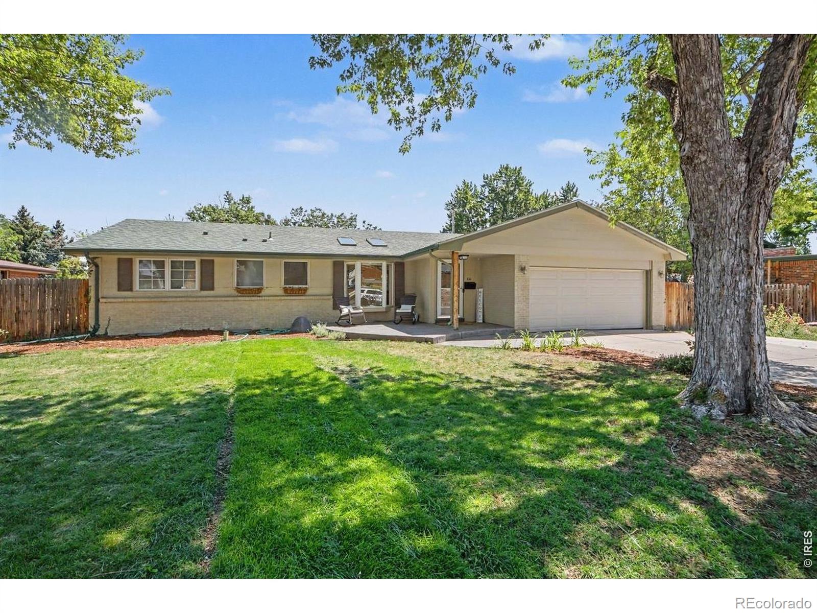  Lakewood Home | MLS #: 4567891068498700 S Arbutus Street, Lakewood Beds: 4 Baths: 3 Price: $729,000