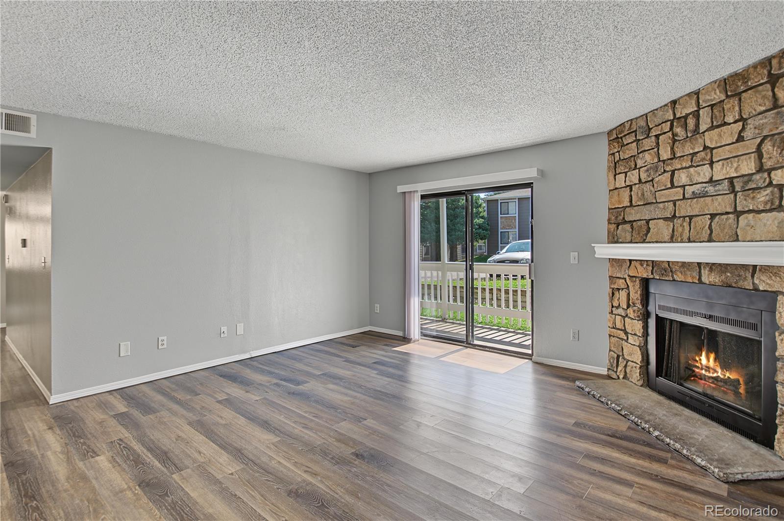 Robinwood Aurora Condo / Townhome | MLS #: 574818418105 E Ohio Avenue 104, Aurora Beds: 3 Baths: 2 Price: $214,964