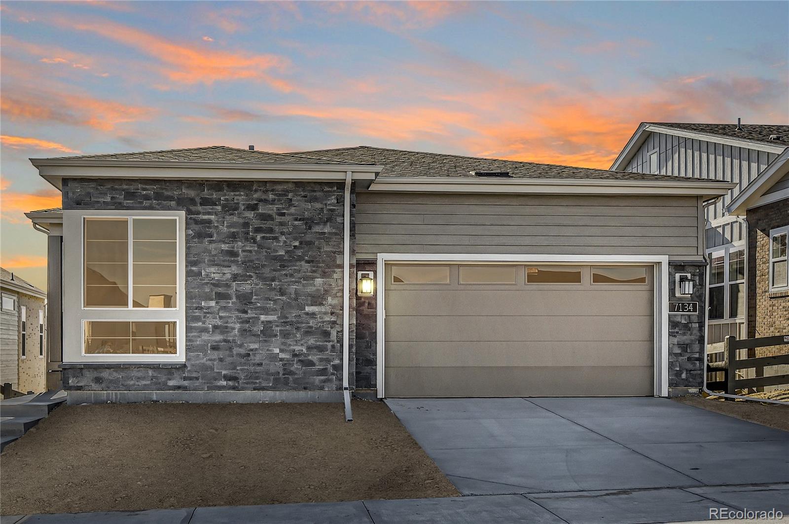 7134  Canyon Sky Trail, castle pines MLS: 2177951 Beds: 3 Baths: 3 Price: $929,000