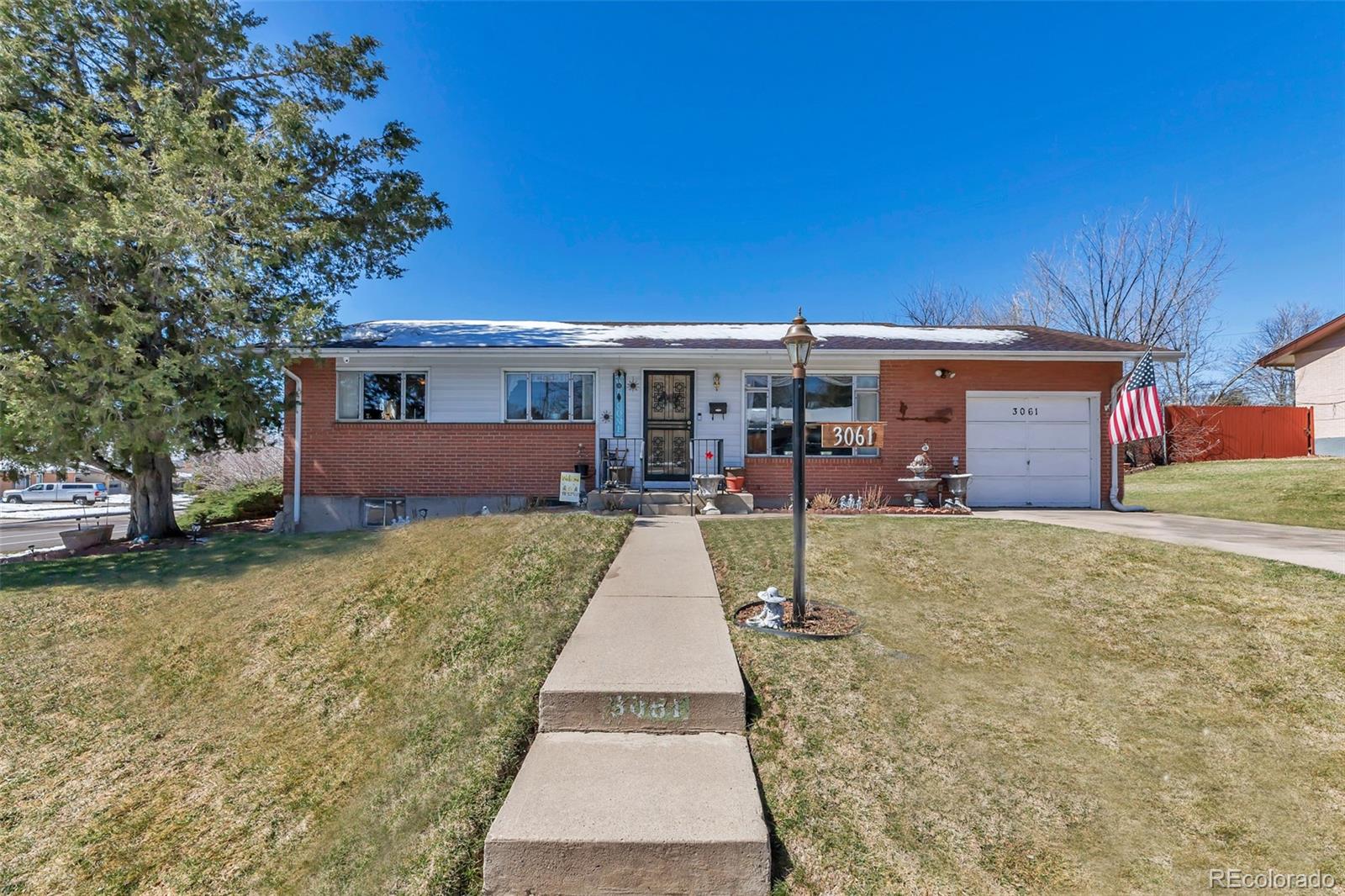 3061 S Mabry Court, denver MLS: 1615186 Beds: 5 Baths: 2 Price: $625,000