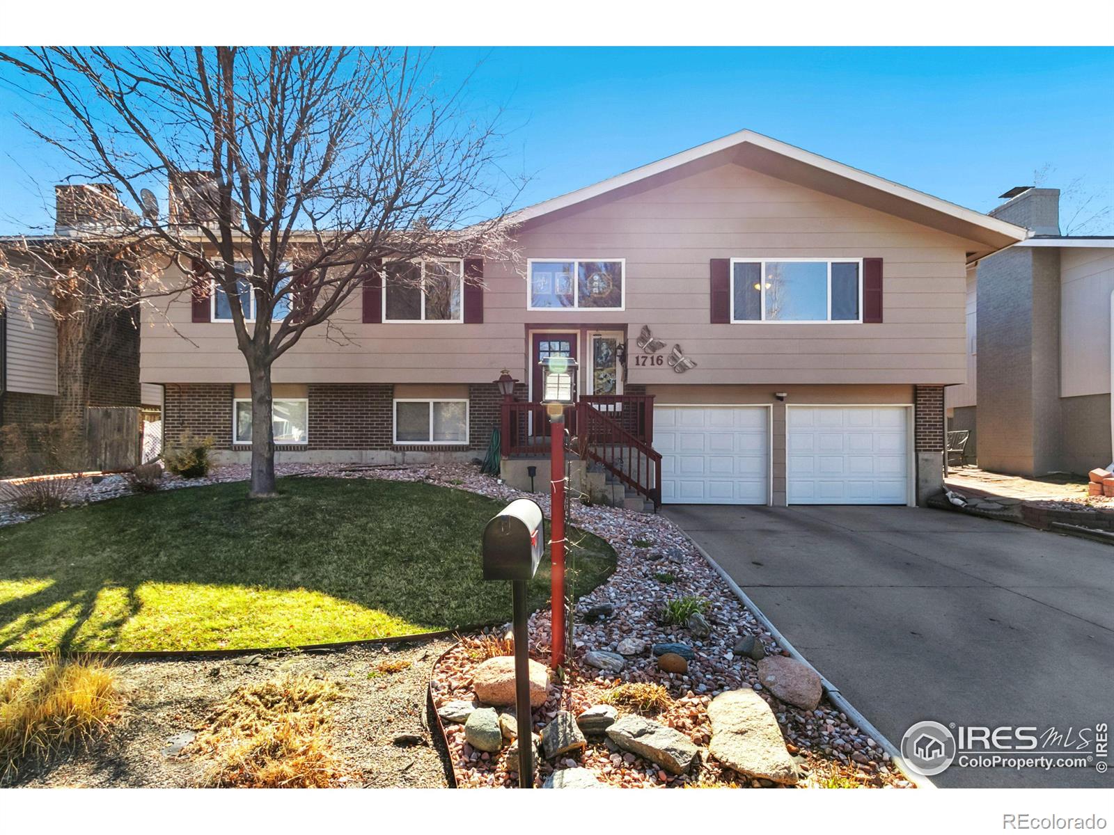 1716  26th Ave Ct, greeley MLS: 4567891005826 Beds: 4 Baths: 2 Price: $435,000
