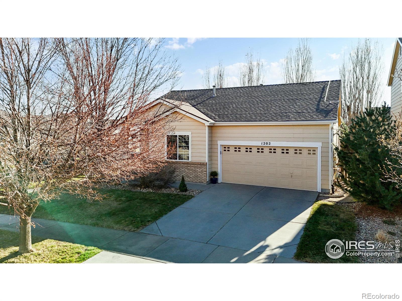1202  103rd Avenue, greeley MLS: 4567891006656 Beds: 3 Baths: 2 Price: $433,000