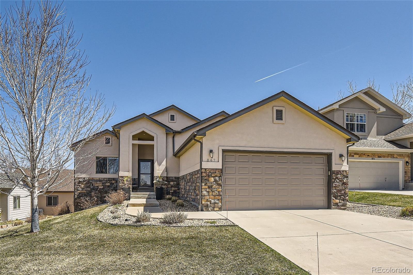 847  Stafford Circle, castle rock MLS: 4088069 Beds: 4 Baths: 3 Price: $678,000