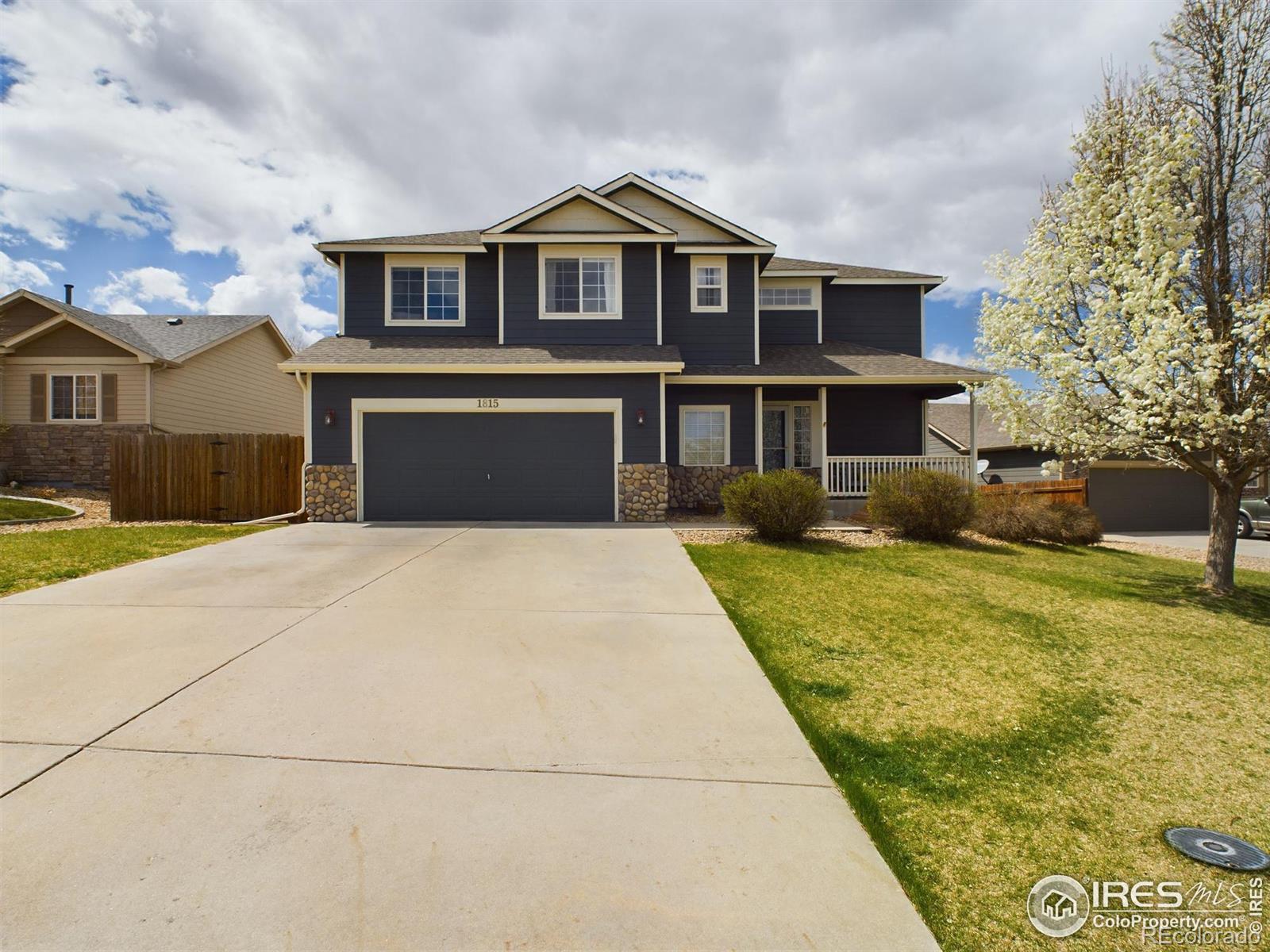 1815  88th Avenue, greeley MLS: 4567891007497 Beds: 4 Baths: 4 Price: $470,000