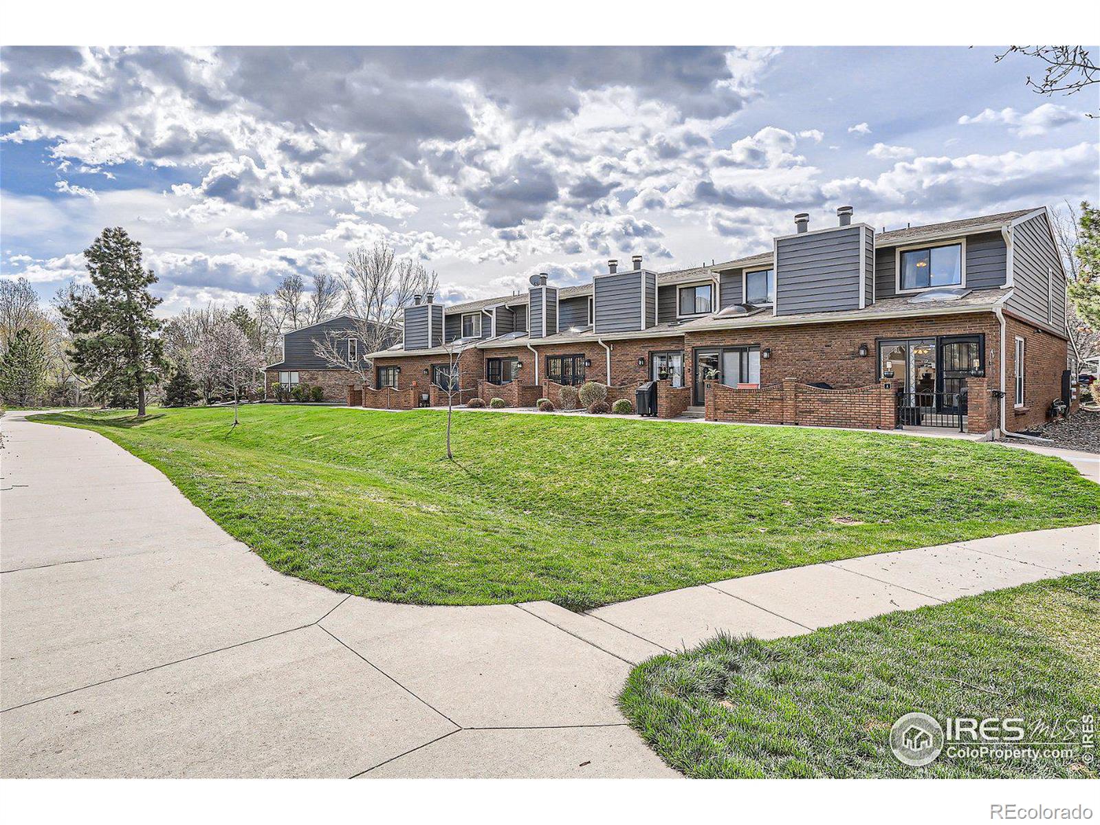 11555 W 70th Place A, Arvada  MLS: 4567891007817 Beds: 2 Baths: 2 Price: $425,000
