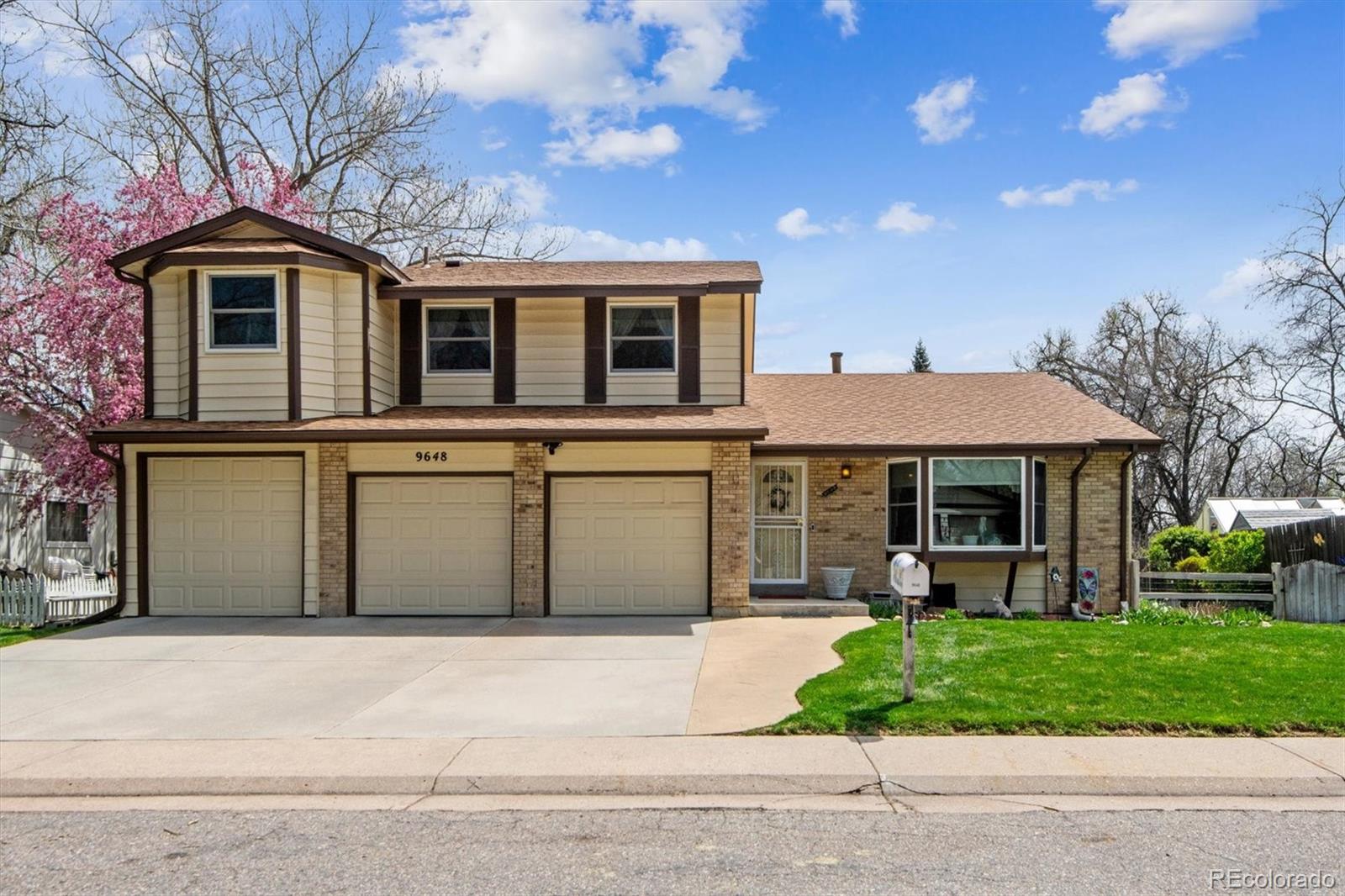 9648 W 74th Place, arvada MLS: 8402470 Beds: 4 Baths: 3 Price: $650,000
