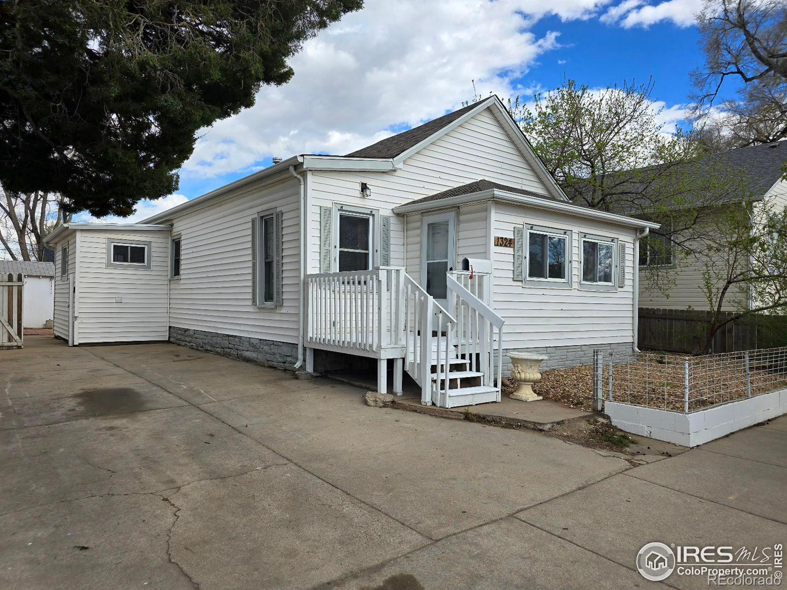 1324  7th Avenue, greeley MLS: 4567891007880 Beds: 3 Baths: 1 Price: $299,000