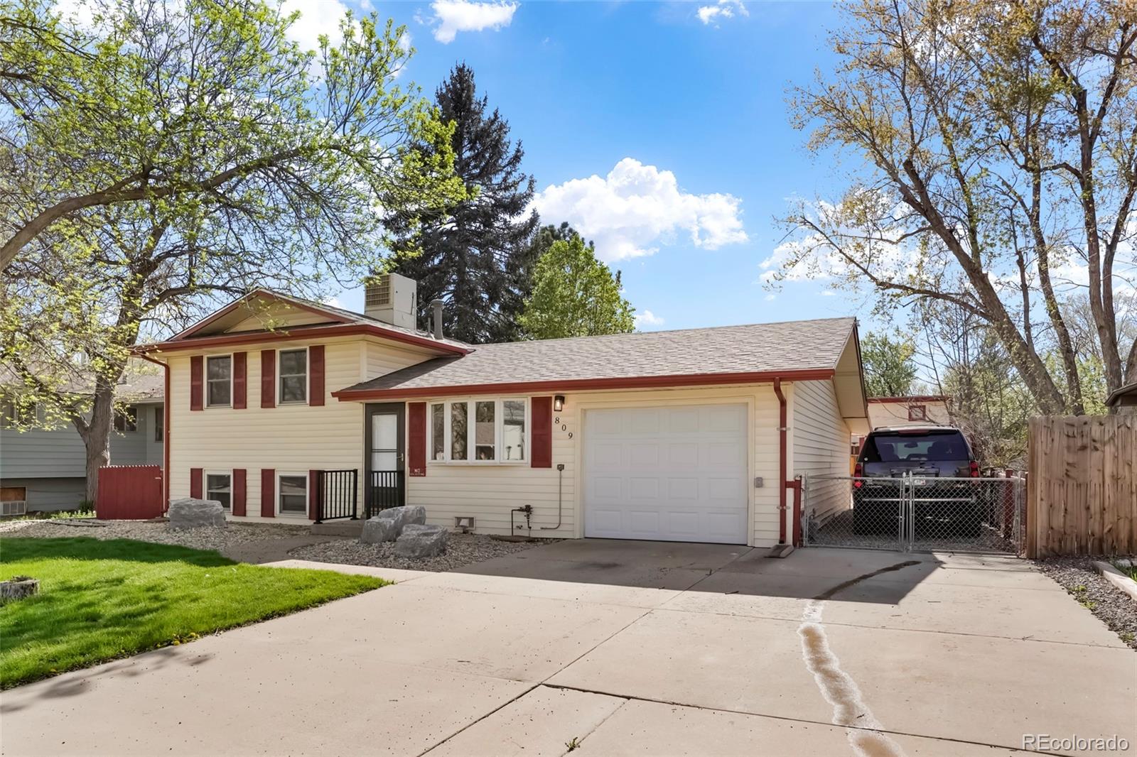 809  Hilltop Street, longmont MLS: 3840861 Beds: 4 Baths: 2 Price: $524,900