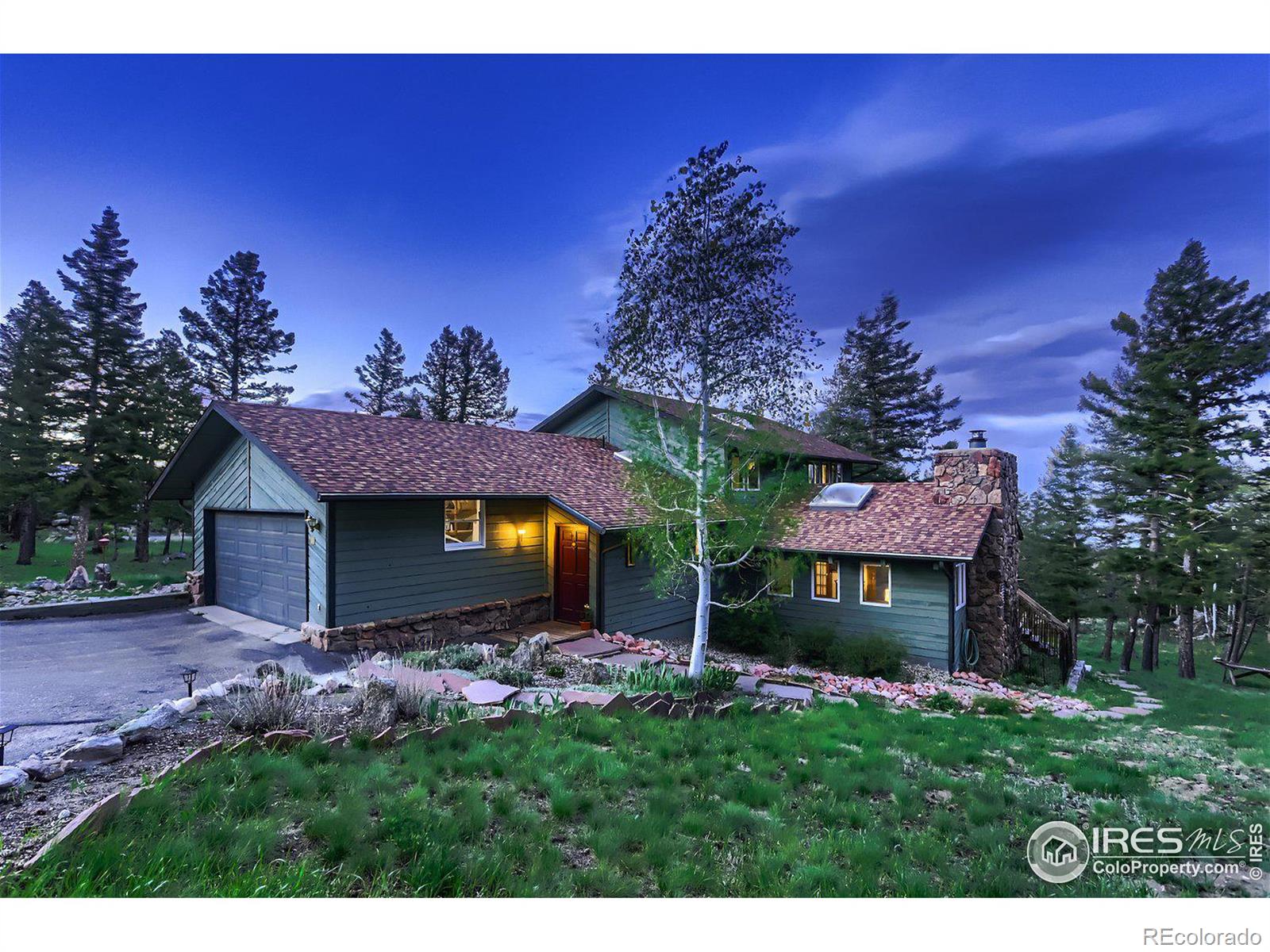 124  Deer Trail Circle, boulder MLS: 4567891010812 Beds: 3 Baths: 3 Price: $1,395,000