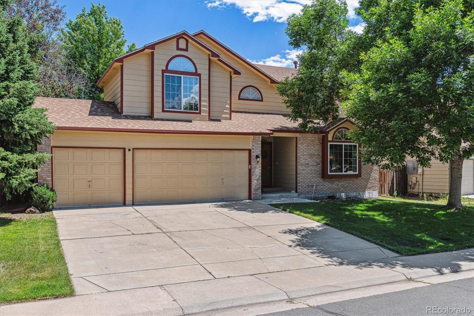 2464 S Sedalia Circle, aurora MLS: 8642648 Beds: 4 Baths: 3 Price: $585,000