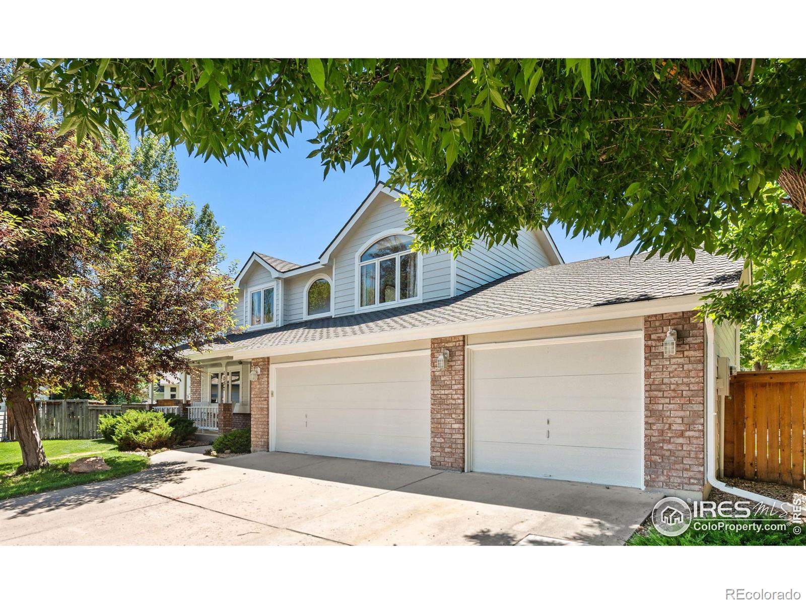 1037  Hinsdale Drive, fort collins MLS: 4567891012022 Beds: 5 Baths: 4 Price: $770,000