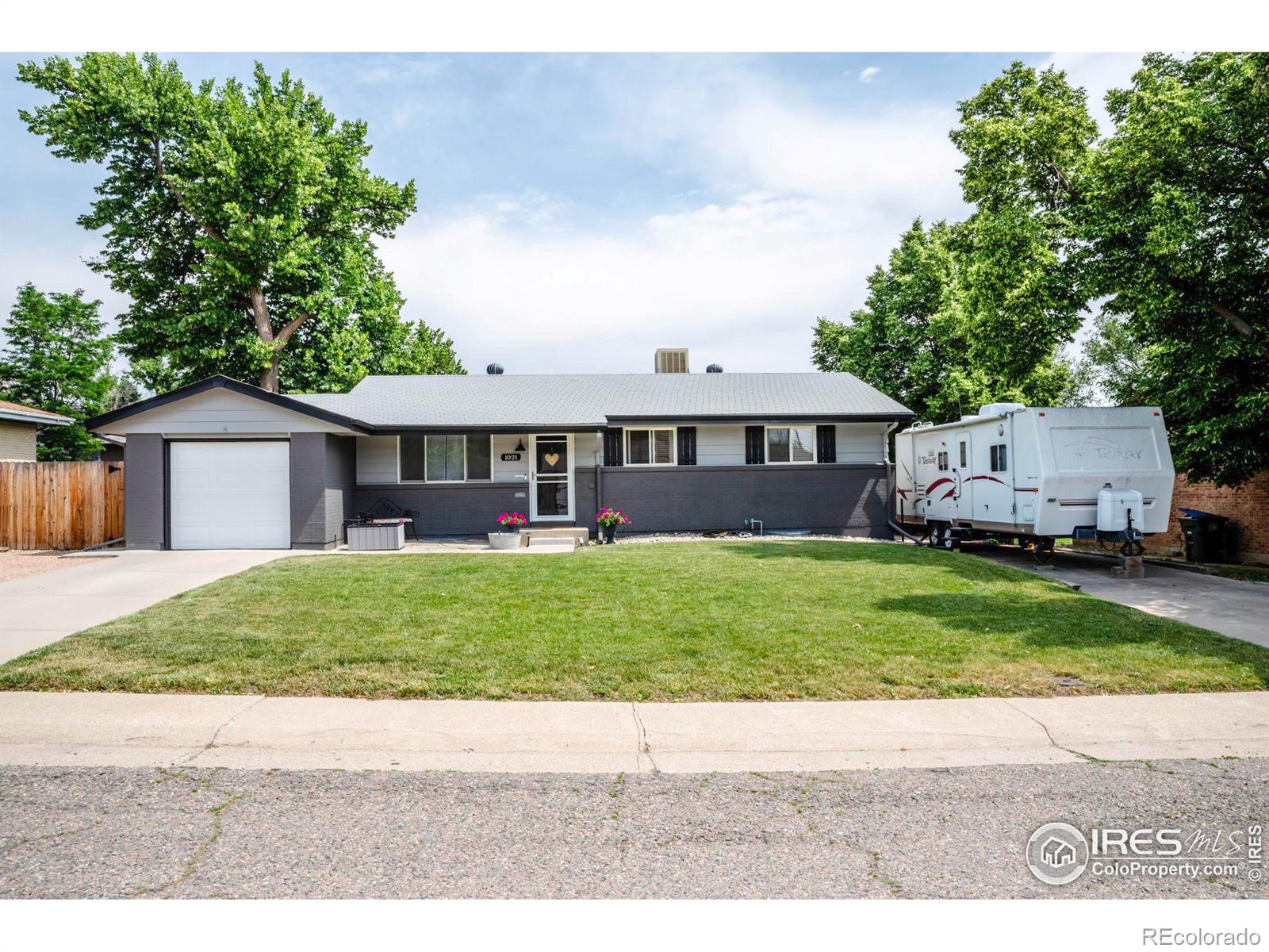 1021 W 103rd Avenue, northglenn MLS: 4567891012378 Beds: 4 Baths: 2 Price: $514,000