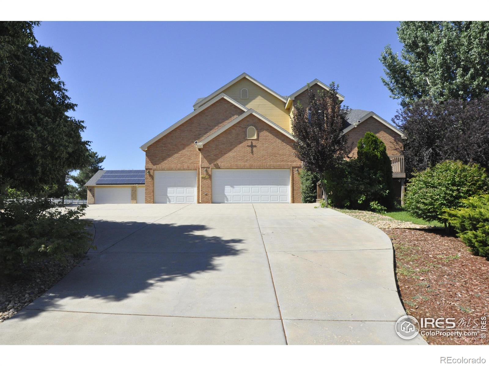 6409  Lesser Drive, greeley MLS: 4567891014021 Beds: 5 Baths: 4 Price: $995,000