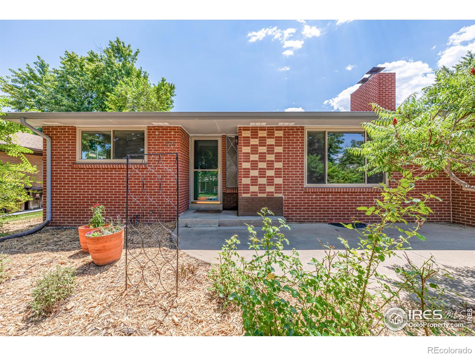 255  Coral Way, broomfield MLS: 4567891014305 Beds: 4 Baths: 3 Price: $575,000