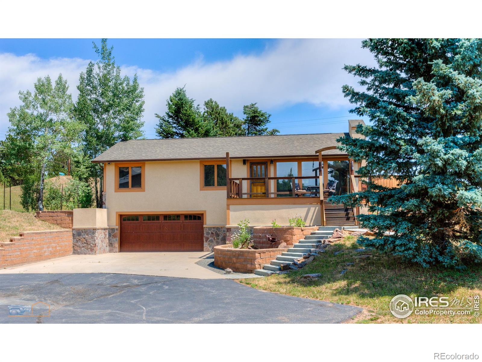 713  Aspen Road, golden MLS: 4567891014350 Beds: 3 Baths: 3 Price: $895,000