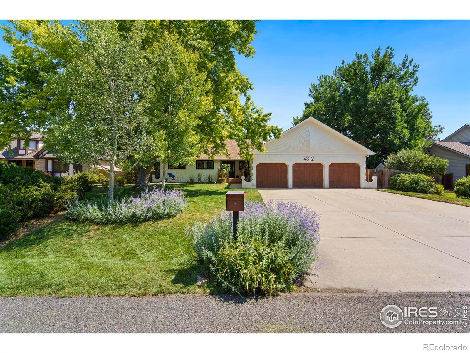 4312  Whippeny Drive, fort collins MLS: 4567891014910 Beds: 5 Baths: 3 Price: $960,000