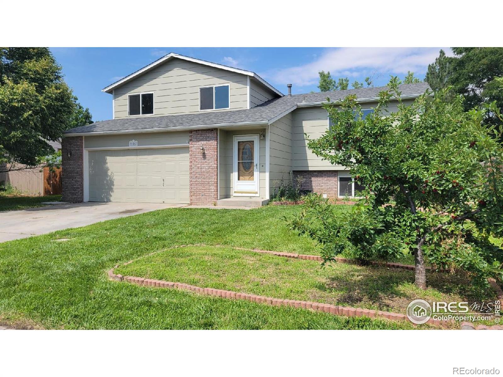 105 N 49th Avenue, greeley MLS: 4567891015349 Beds: 4 Baths: 3 Price: $389,000