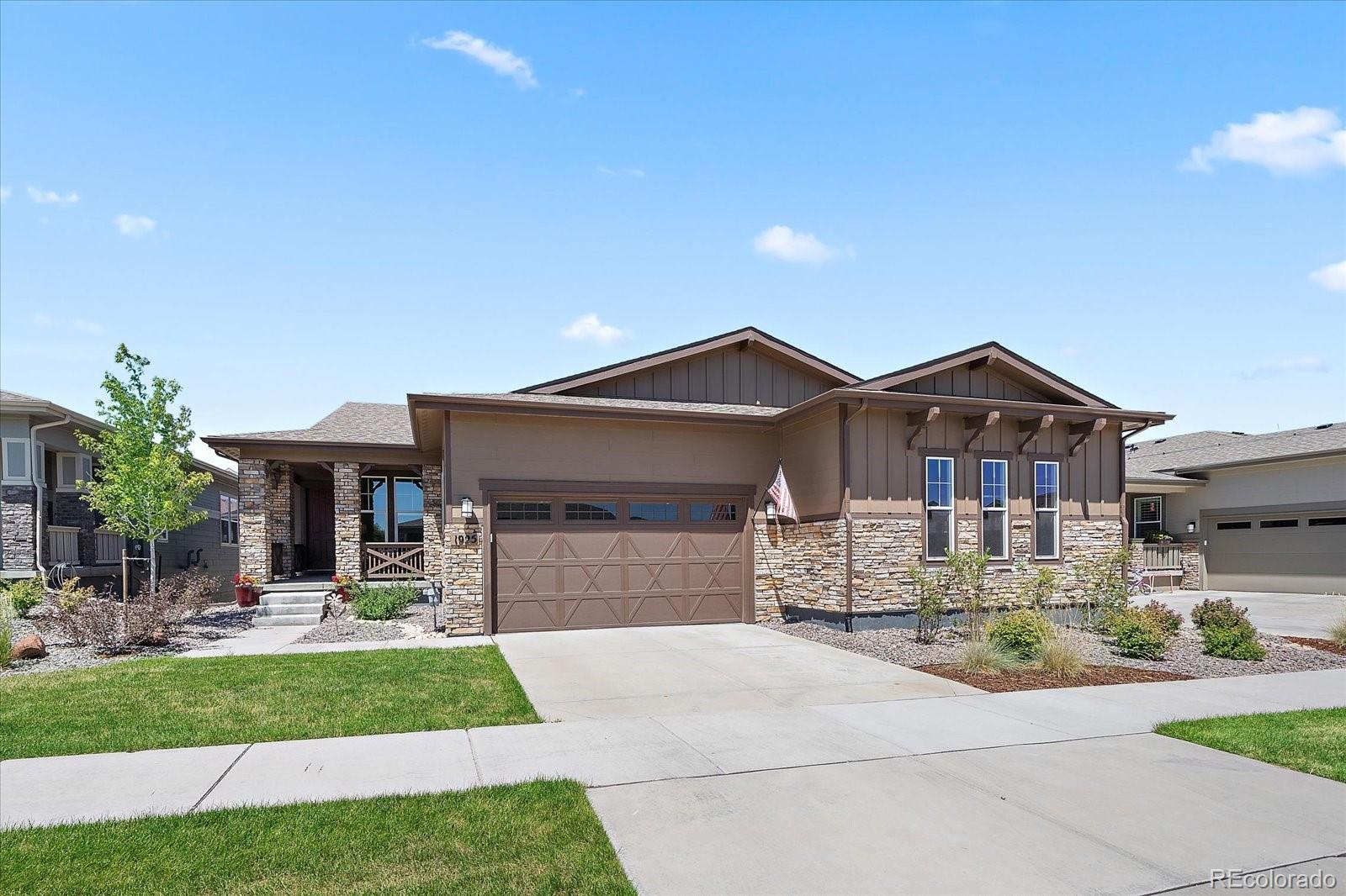 1925  Canyonpoint Lane, castle pines MLS: 5682917 Beds: 3 Baths: 3 Price: $799,000