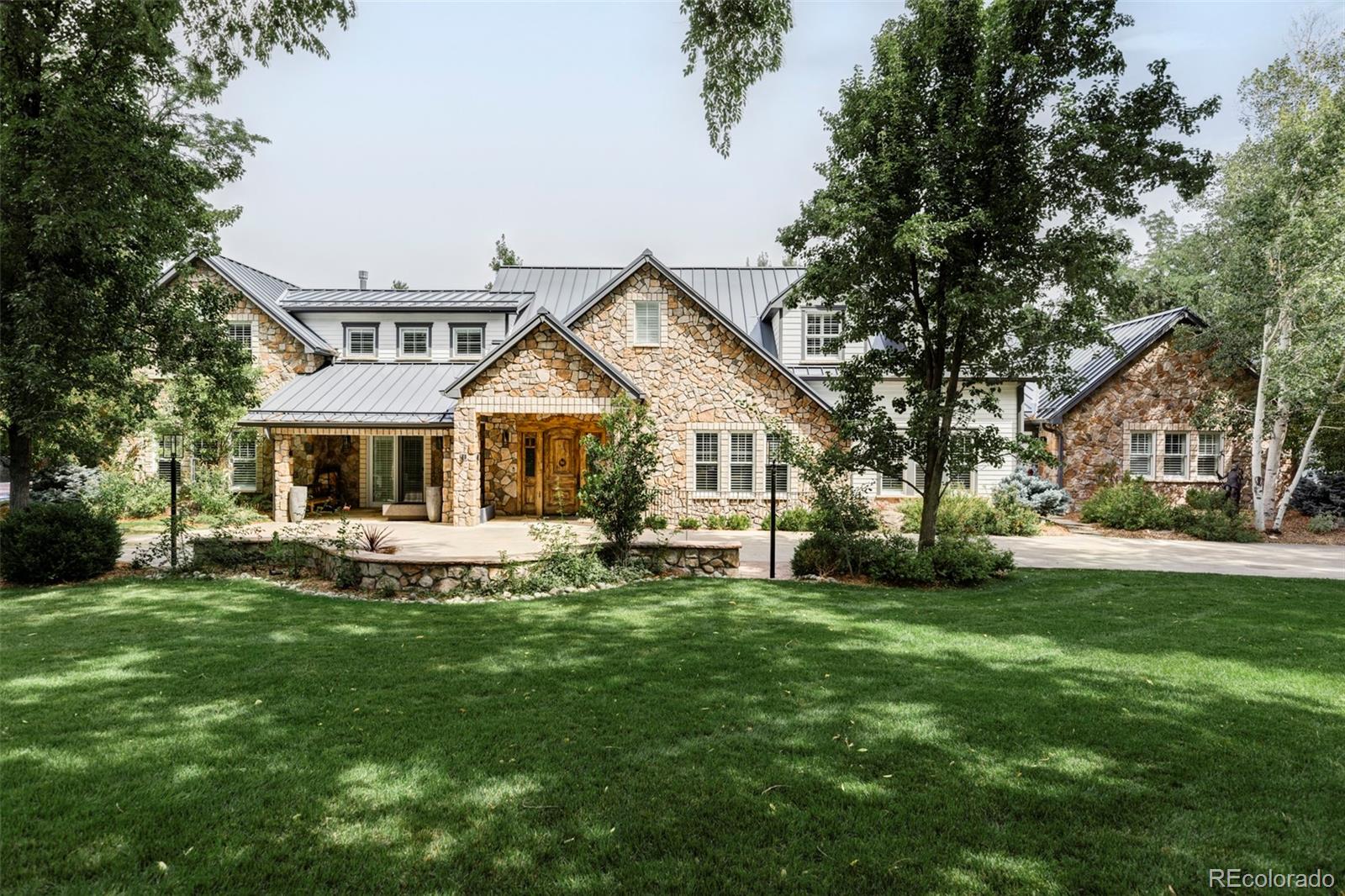 1075 E Oxford Lane, englewood MLS: 3269779 Beds: 6 Baths: 8 Price: $5,800,000