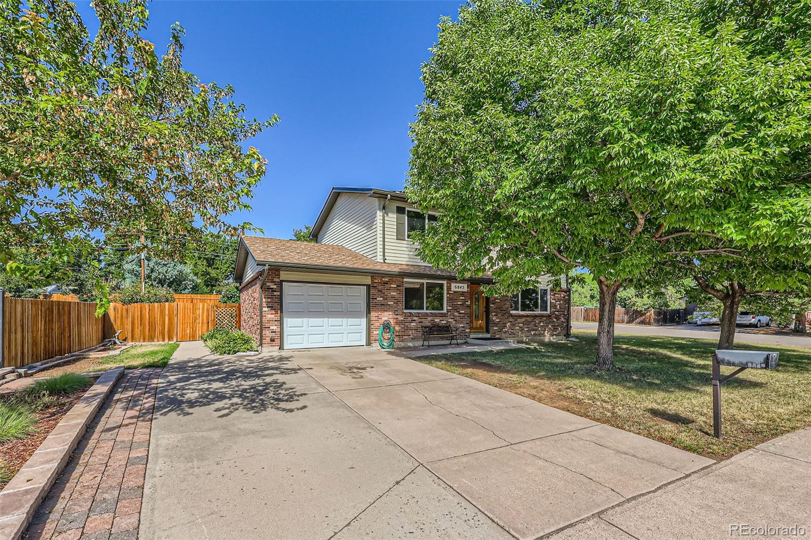 6845 S Dexter Street, centennial MLS: 4566026 Beds: 3 Baths: 3 Price: $575,000