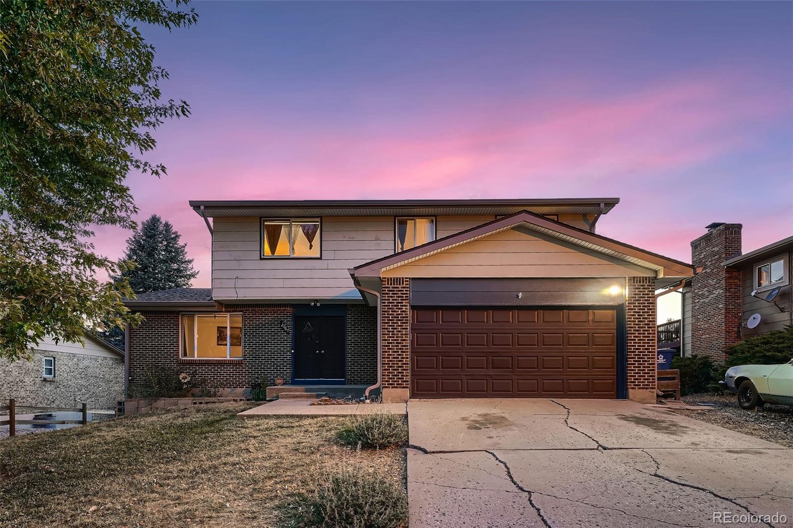 2067 S Salida Street, aurora MLS: 1570806 Beds: 6 Baths: 4 Price: $525,000