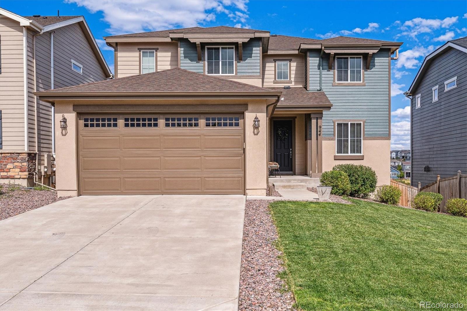 944  Mcmurdo Circle, castle rock MLS: 3192189 Beds: 3 Baths: 3 Price: $689,000