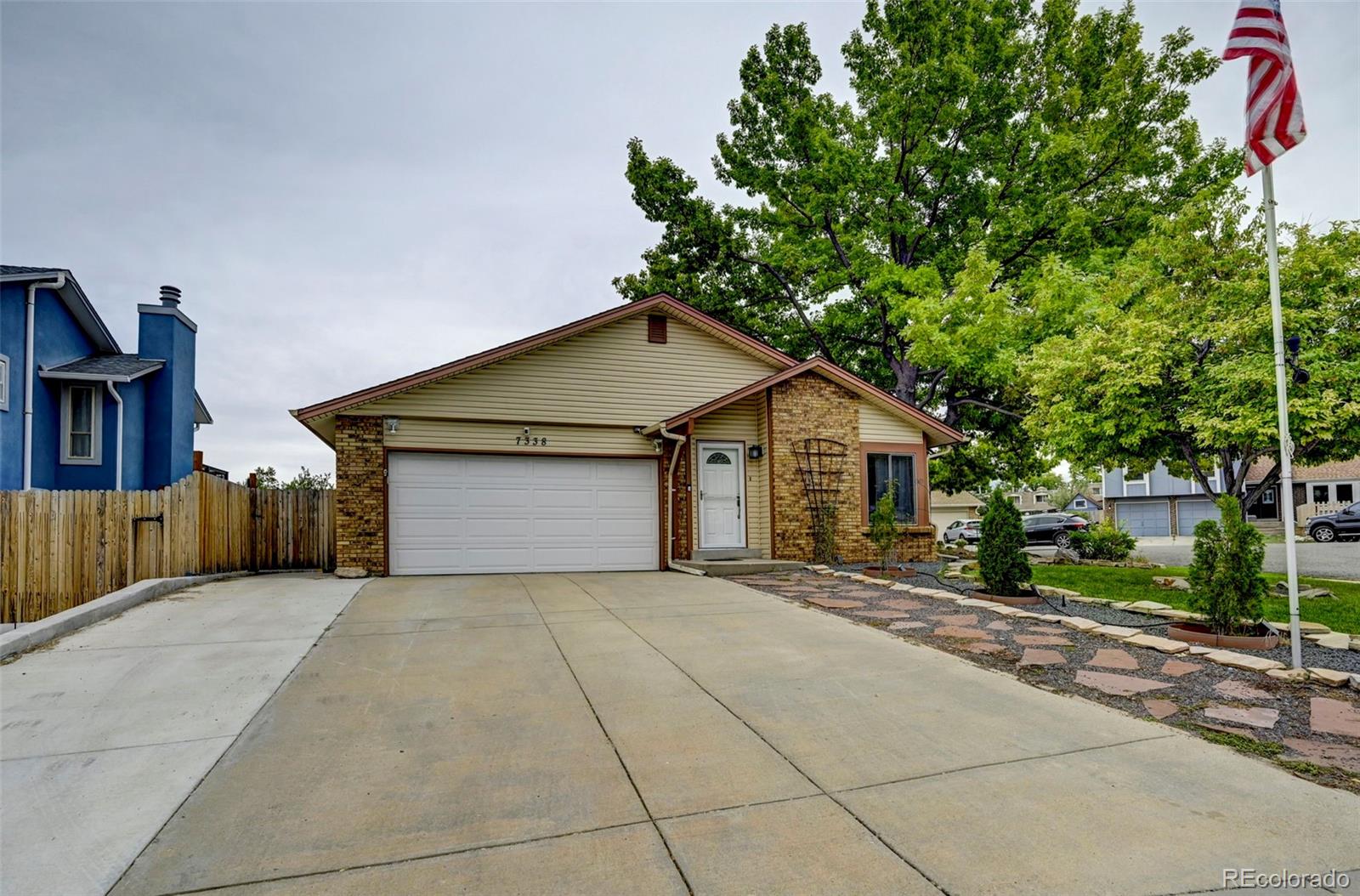 7338 S Yukon Court, littleton MLS: 9010824 Beds: 5 Baths: 3 Price: $777,000