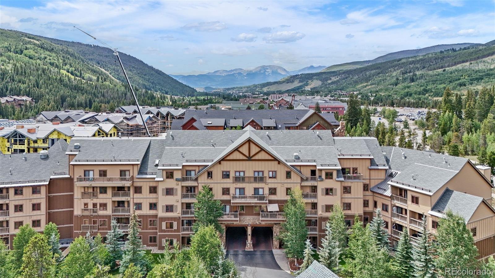 20  Hunki Dori Court 2290, Keystone  MLS: 5642103 Beds: 2 Baths: 3 Price: $1,095,000