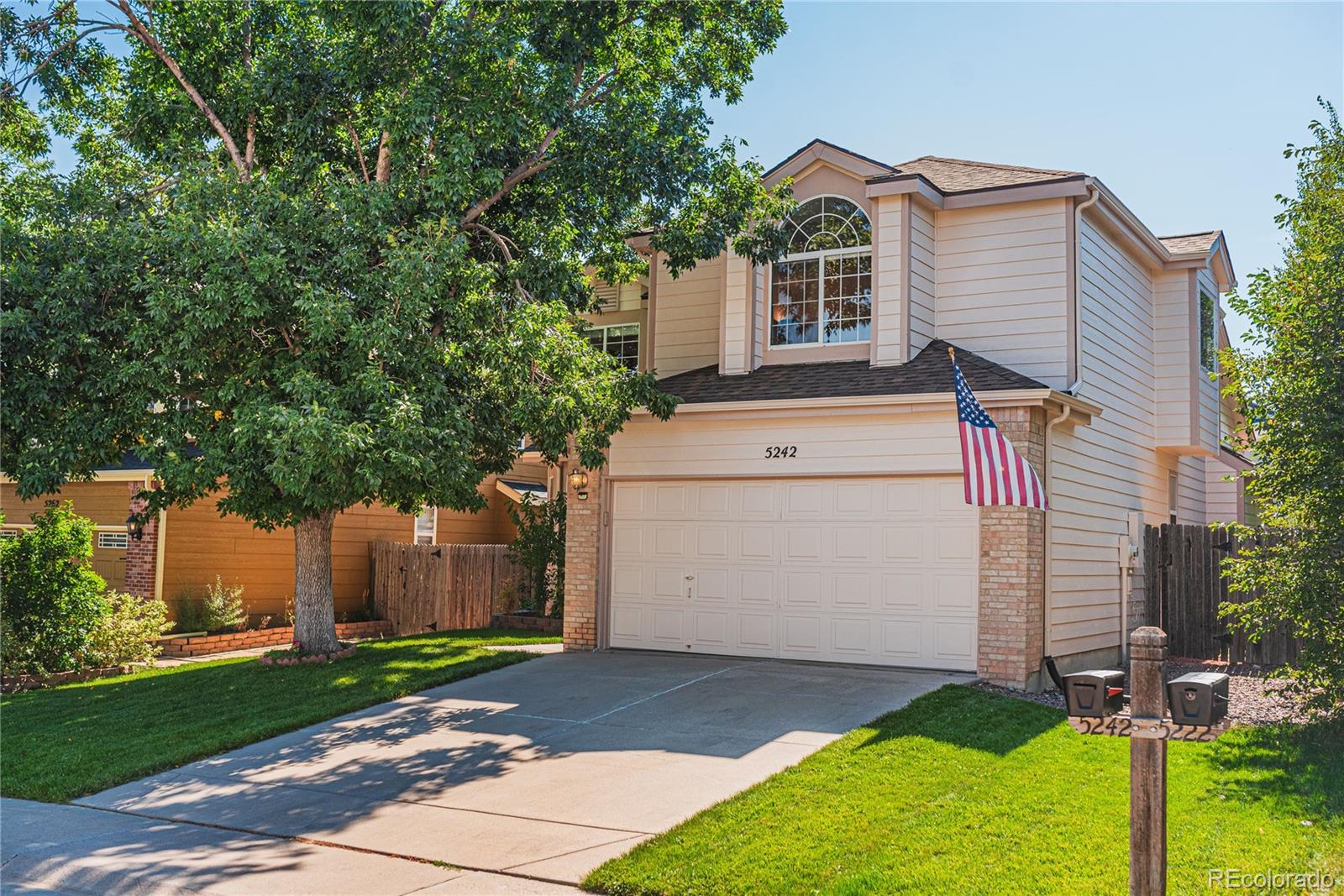 5242  Devon Avenue, castle rock MLS: 7567018 Beds: 4 Baths: 3 Price: $569,500