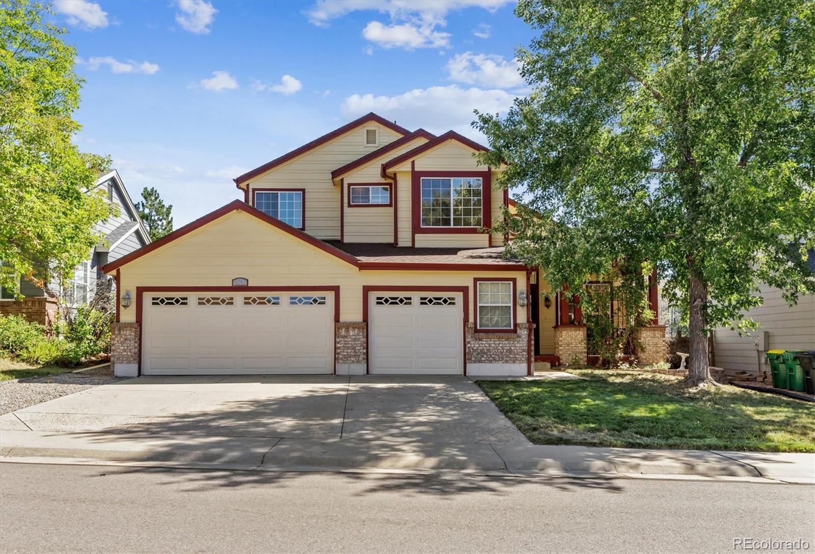 2024  Sandhurst Drive, castle rock MLS: 5534014 Beds: 3 Baths: 3 Price: $549,900