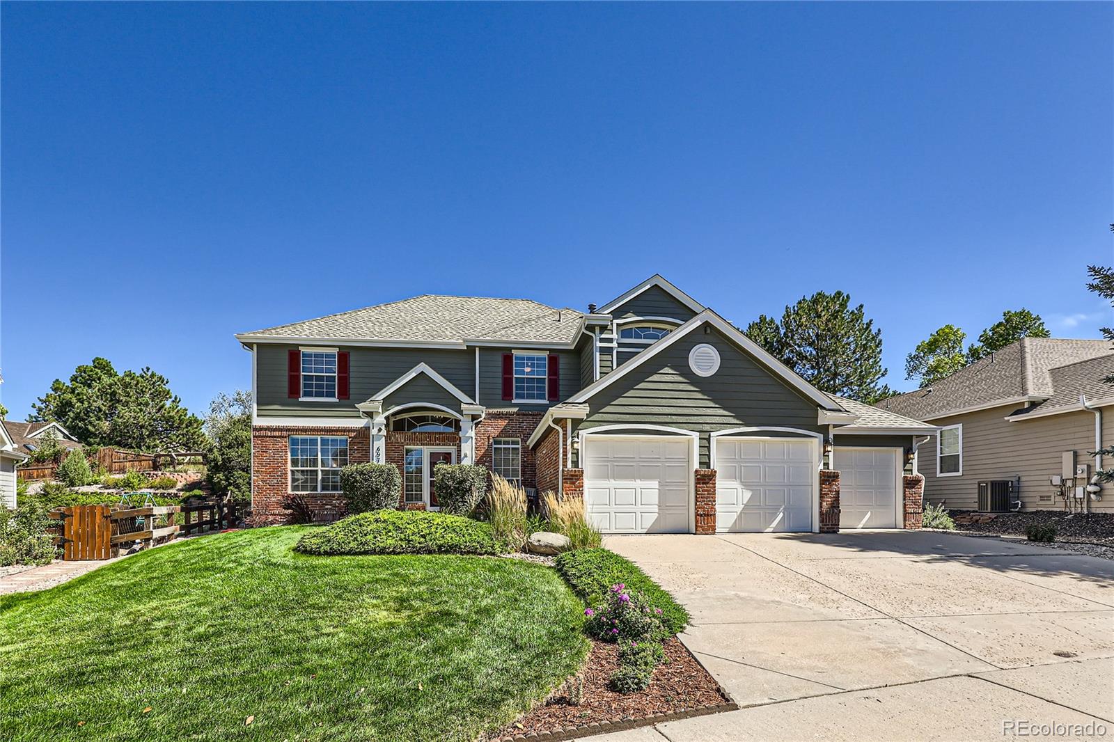 6972  Hampton Court, castle pines MLS: 2380669 Beds: 4 Baths: 3 Price: $850,000