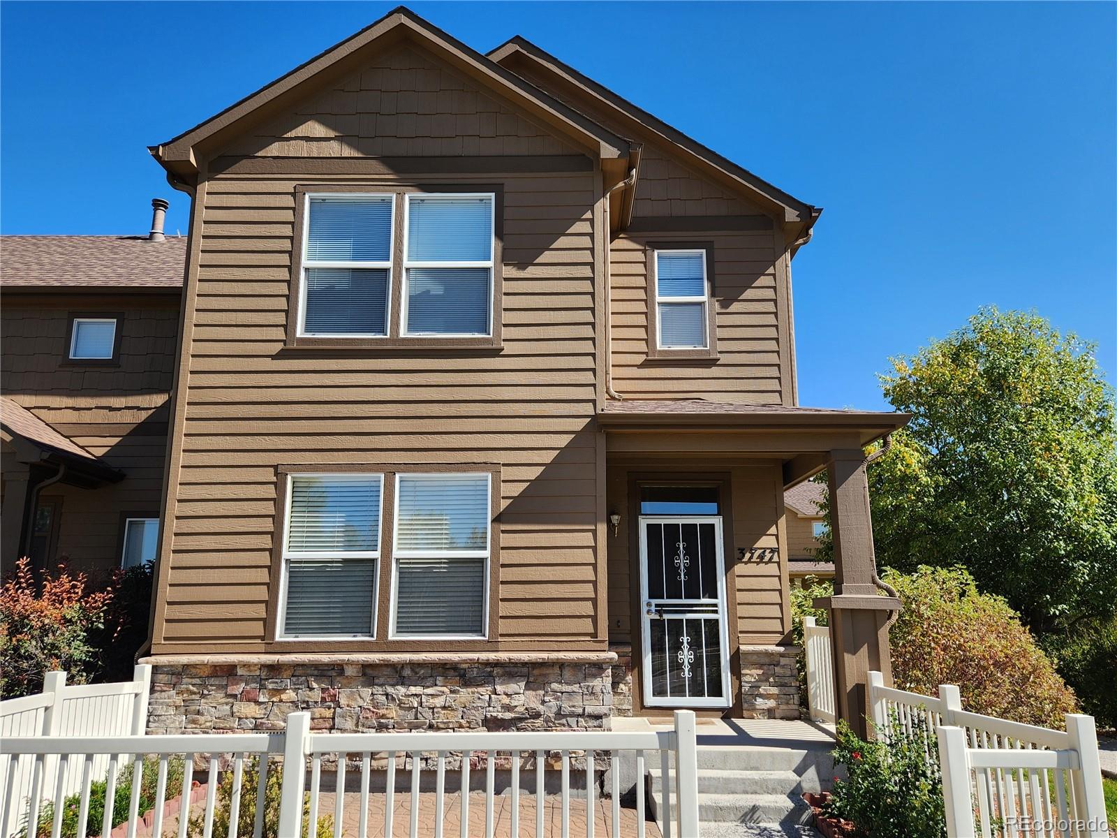 3747  Windriver Trail, castle rock MLS: 8026826 Beds: 3 Baths: 3 Price: $449,900