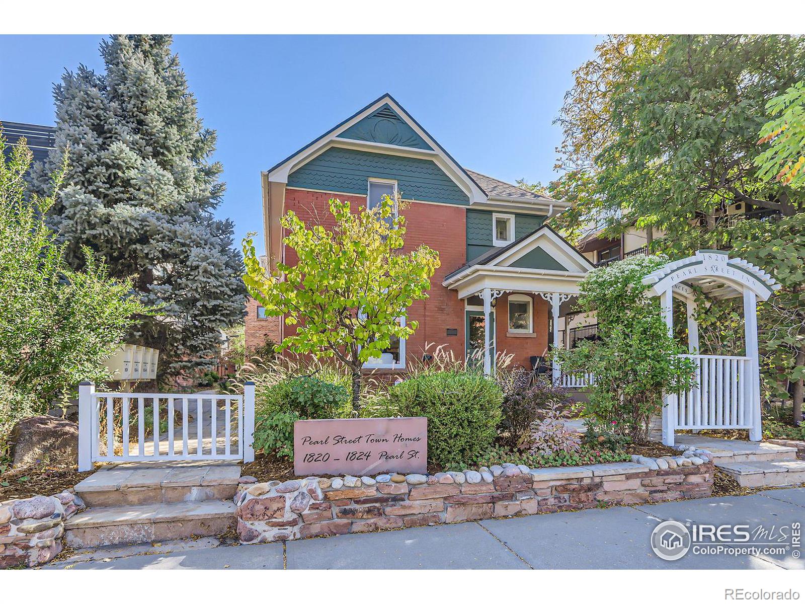 1824  Pearl Street, boulder MLS: 4567891019996 Beds: 2 Baths: 3 Price: $1,225,000