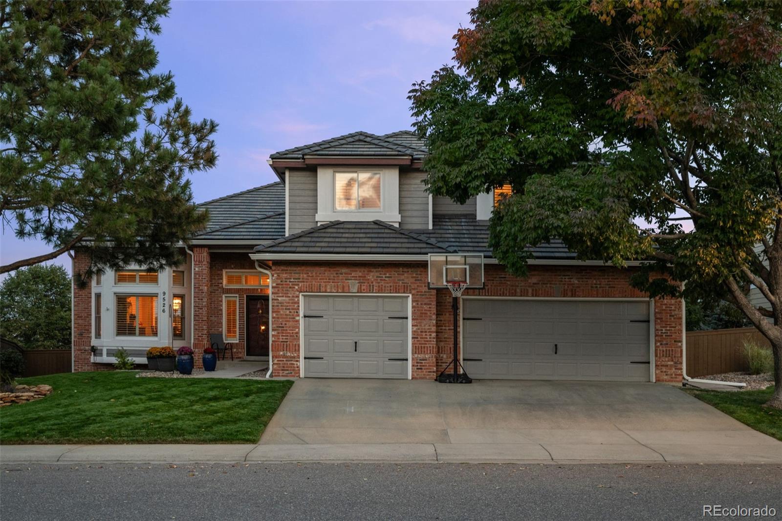 9526  Cherryvale Drive, highlands ranch MLS: 4747781 Beds: 5 Baths: 4 Price: $950,000