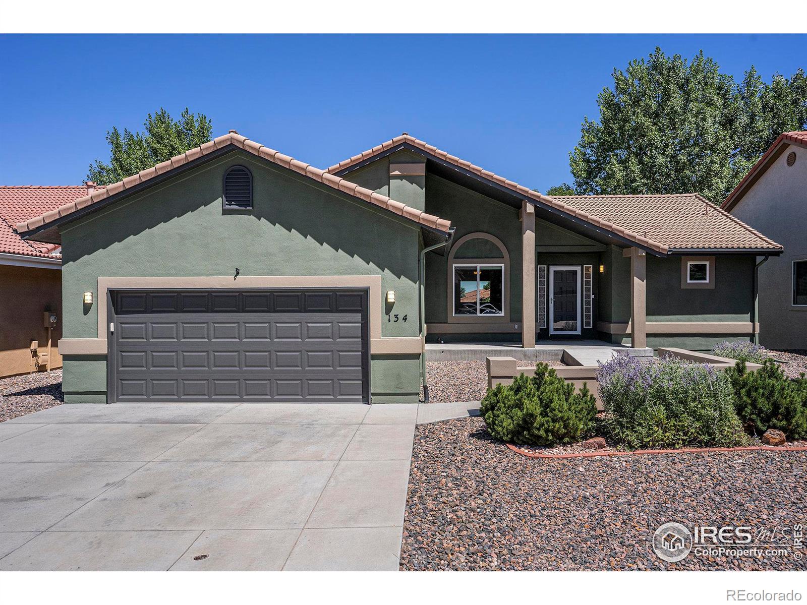 134  Las Lunas Street, castle rock MLS: 4567891020521 Beds: 4 Baths: 3 Price: $590,000