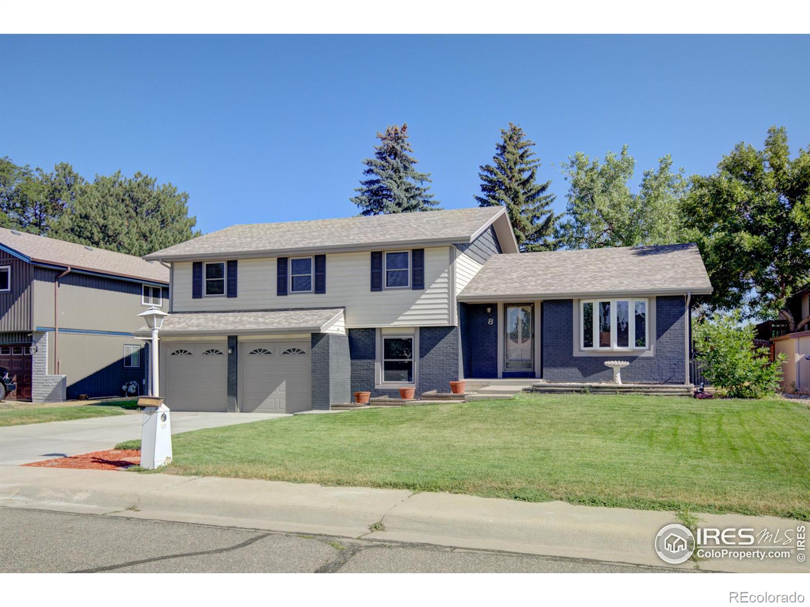 8  Burlington Drive, longmont MLS: 4567891020540 Beds: 4 Baths: 3 Price: $599,000