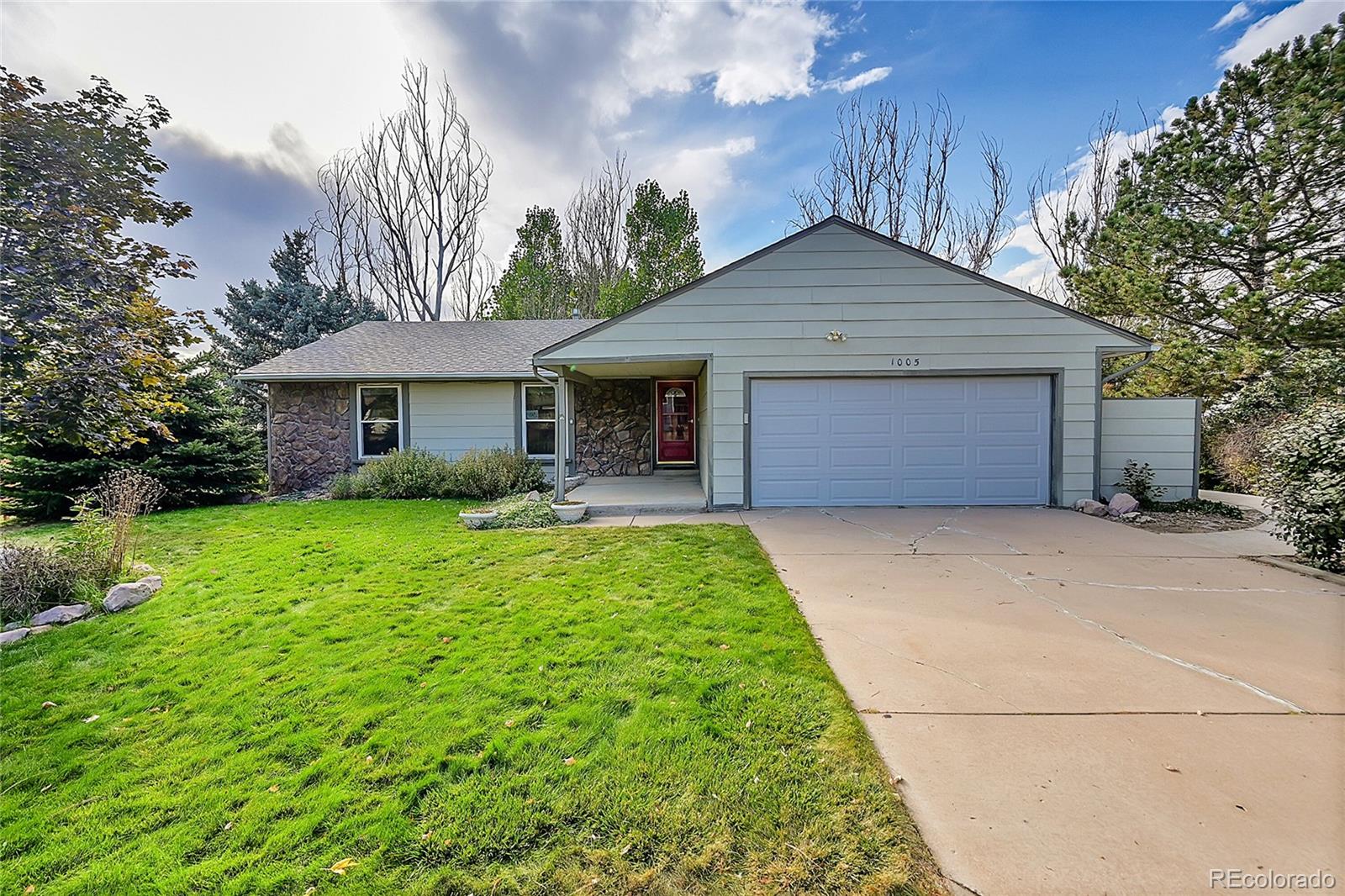 1005  Barbi Court, castle rock MLS: 3823612 Beds: 4 Baths: 3 Price: $546,000